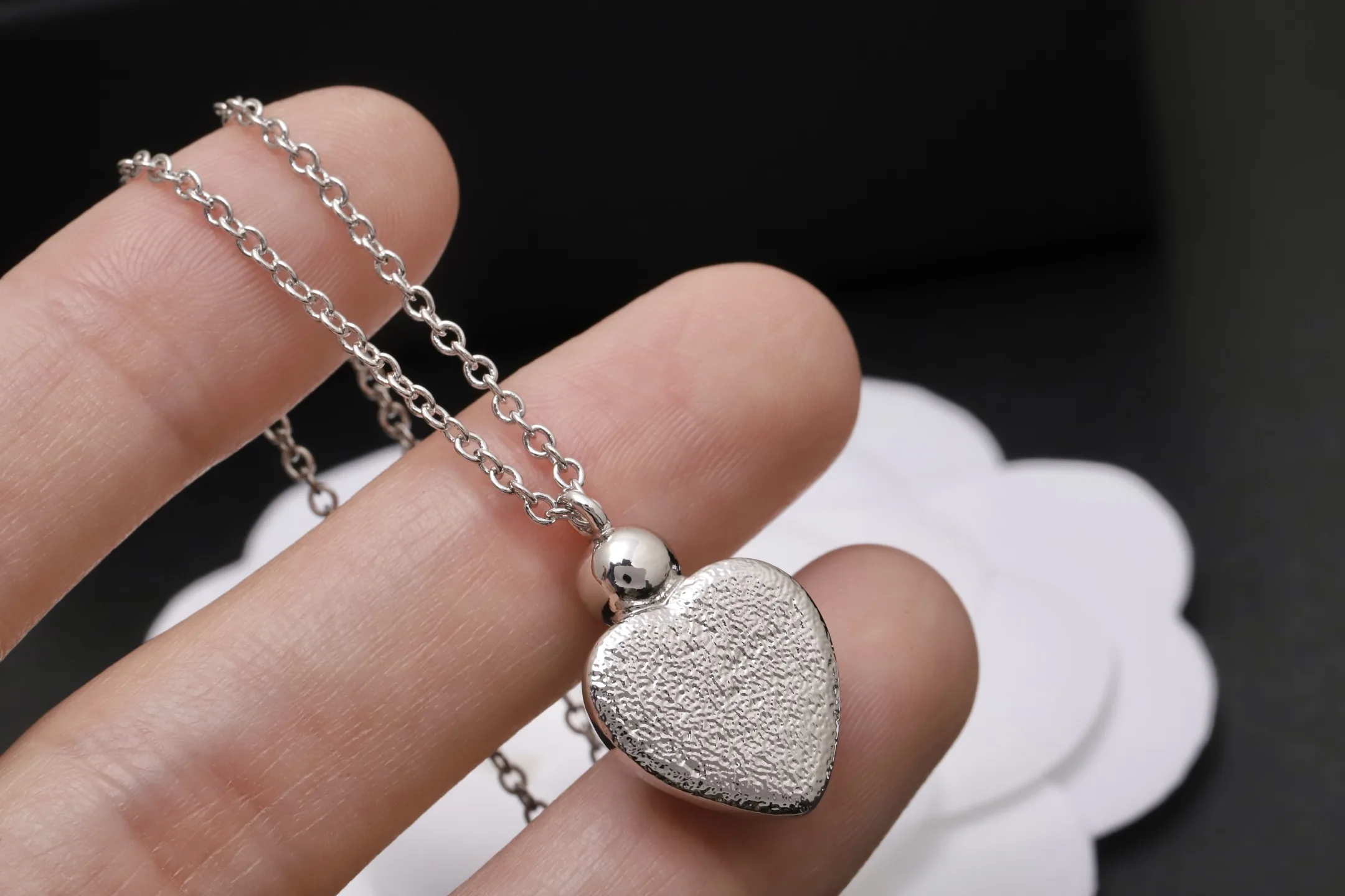 Glitter Resin Heart Pendant Necklace D14517300 — view 5