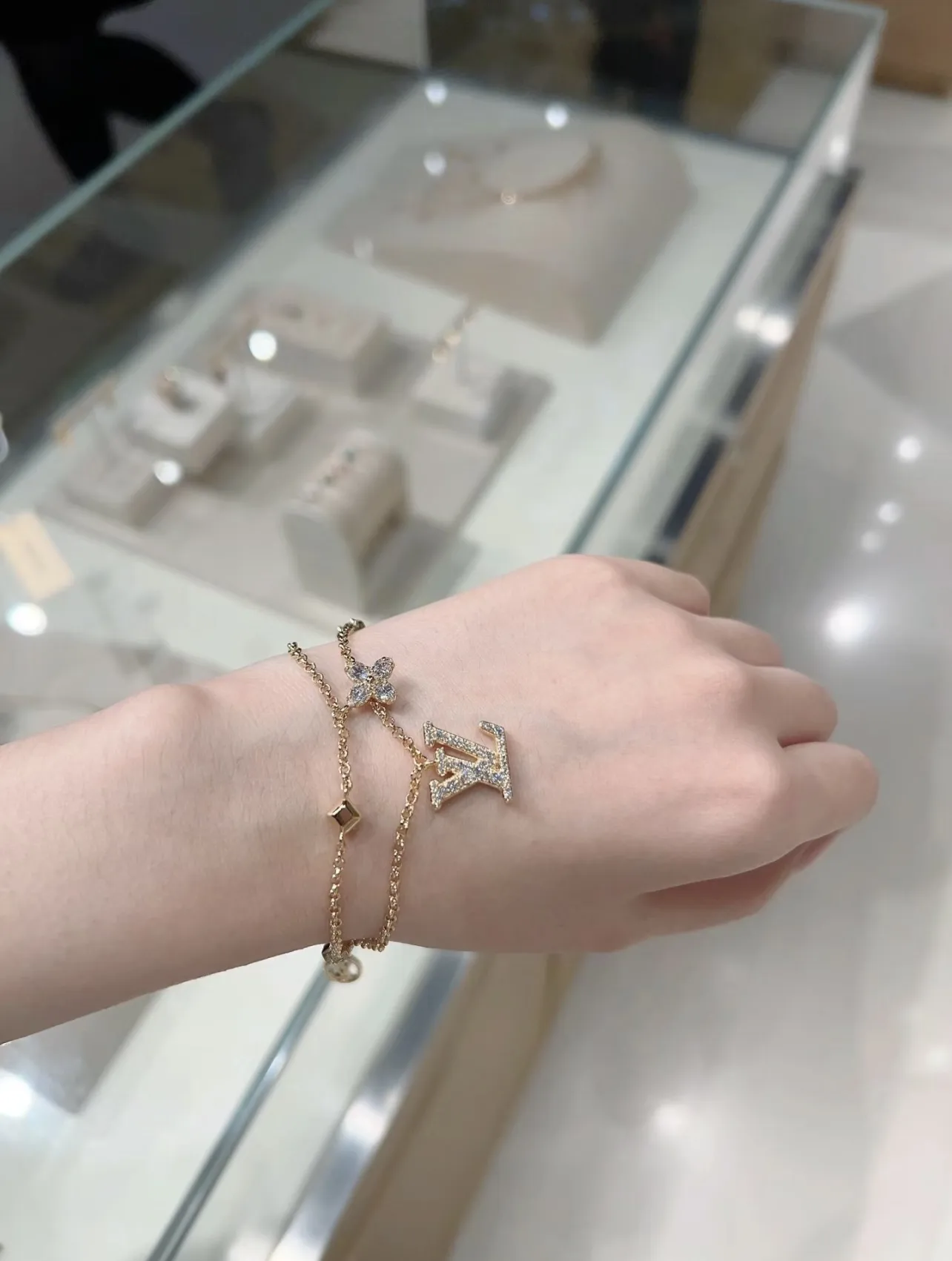 LV Iconic Double Layer Crystal Bracelet D16517449 — view 9