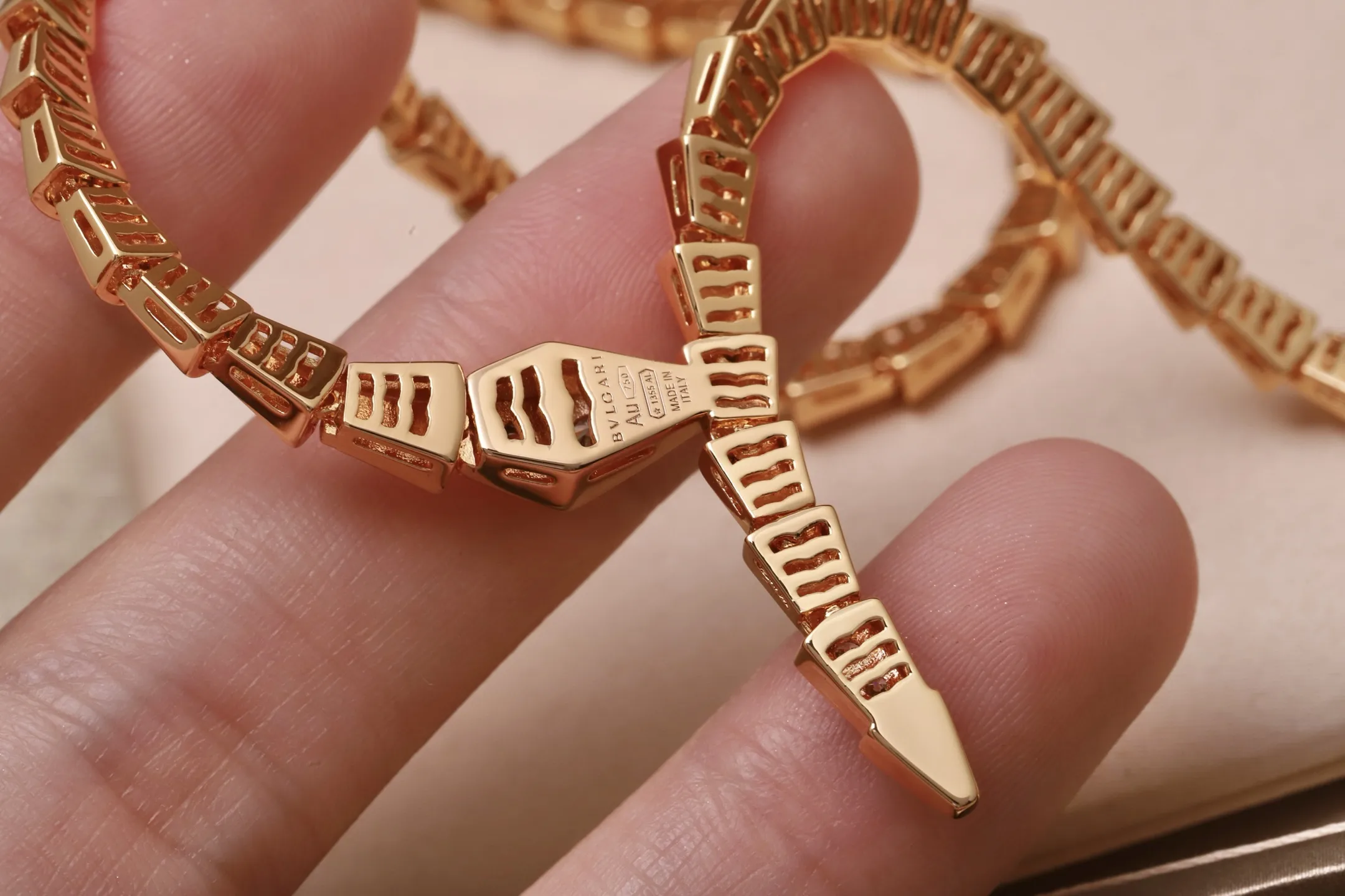 Serpenti Viper Necklace (Gold-Plated Brass) D35017642 — view 6