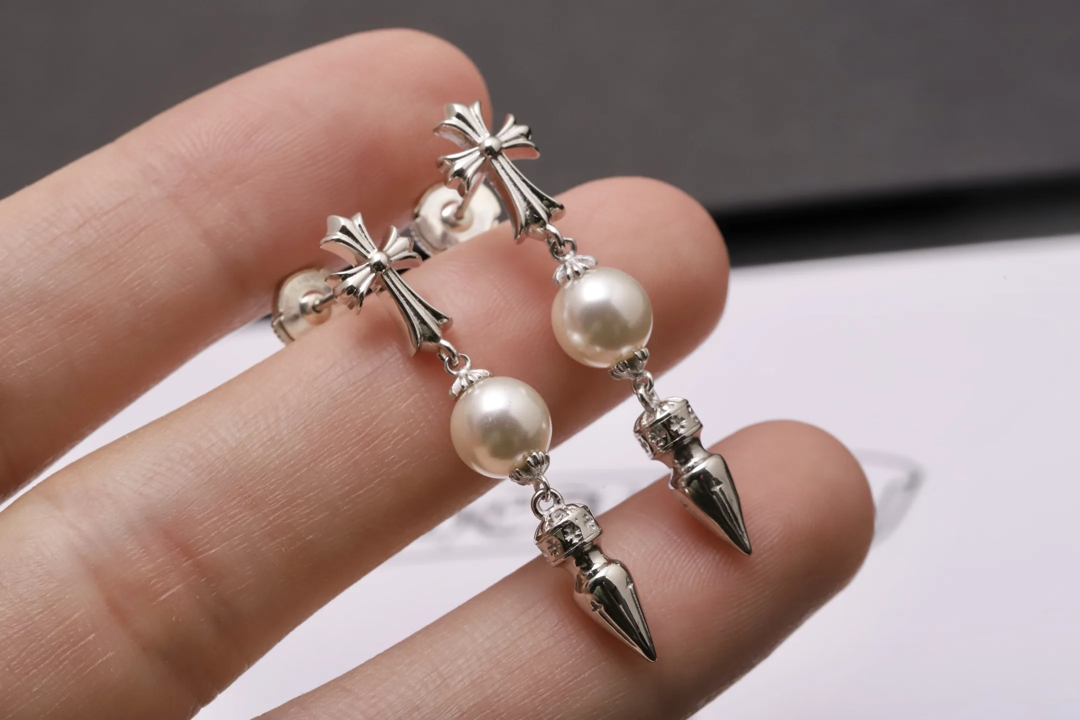 Chrome Hearts x Mikimoto Pearl Cross Drop Earrings D26017334 — view 4