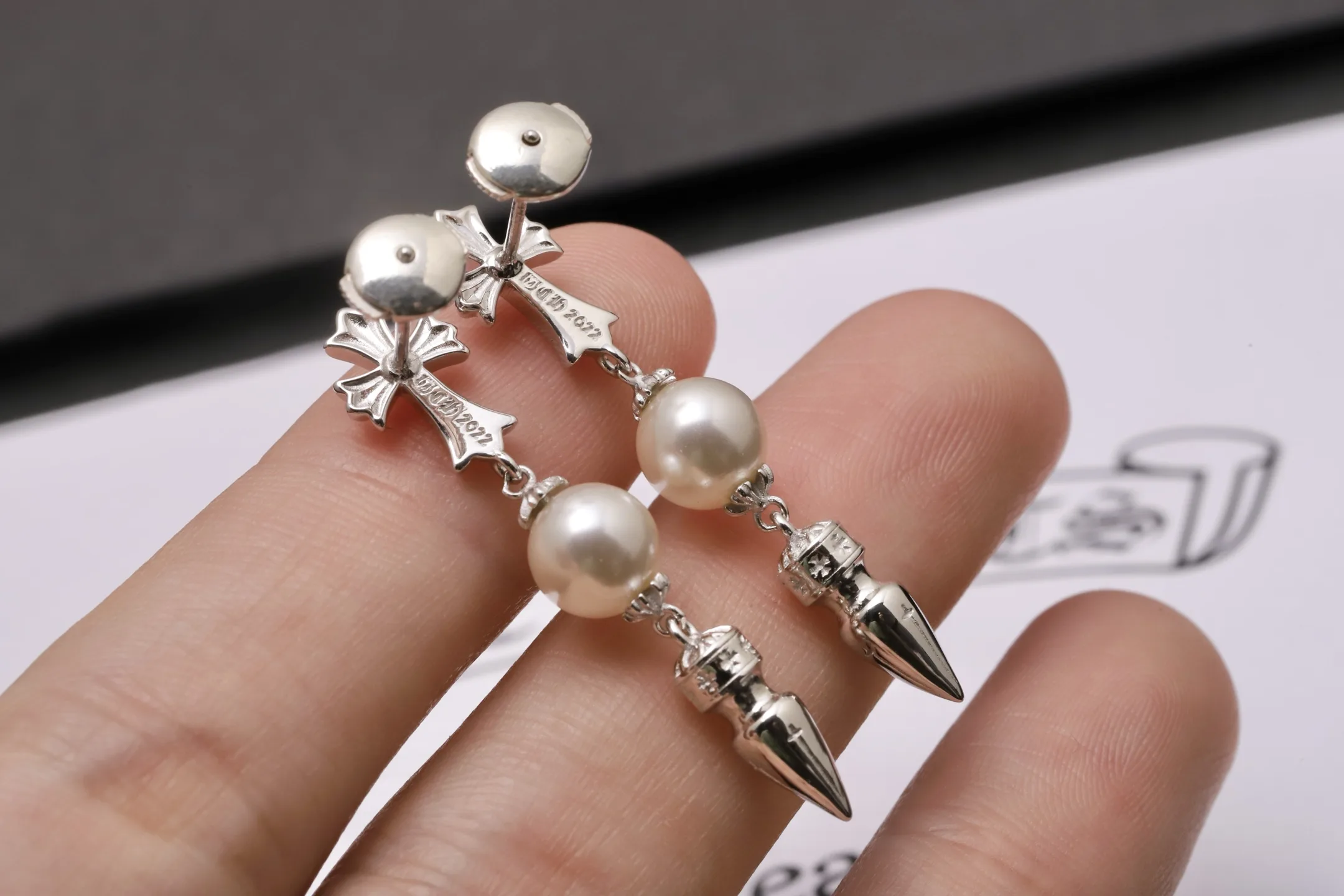 Chrome Hearts x Mikimoto Pearl Cross Drop Earrings D26017334 — view 5