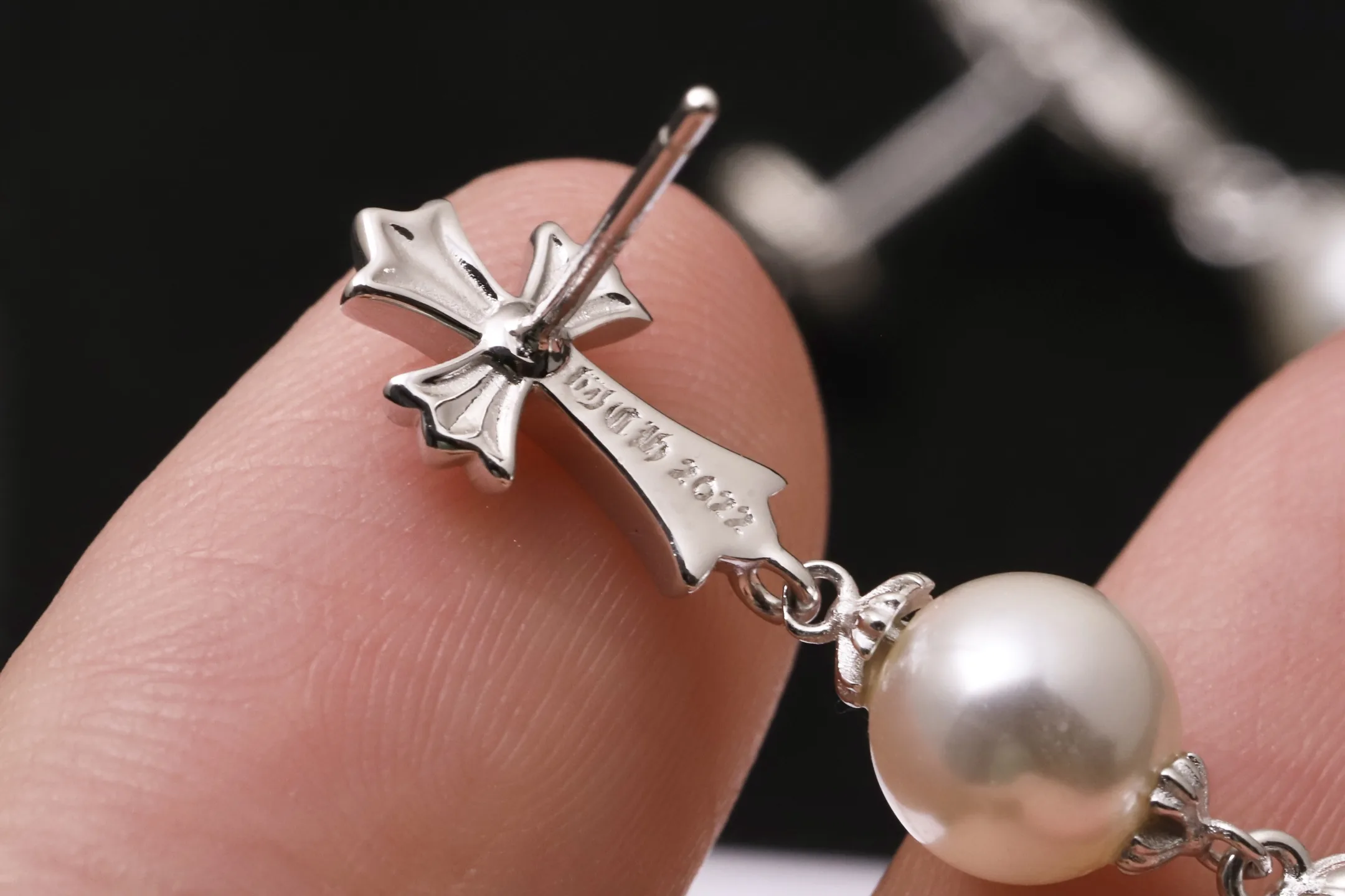 Chrome Hearts x Mikimoto Pearl Cross Drop Earrings D26017334 — view 6
