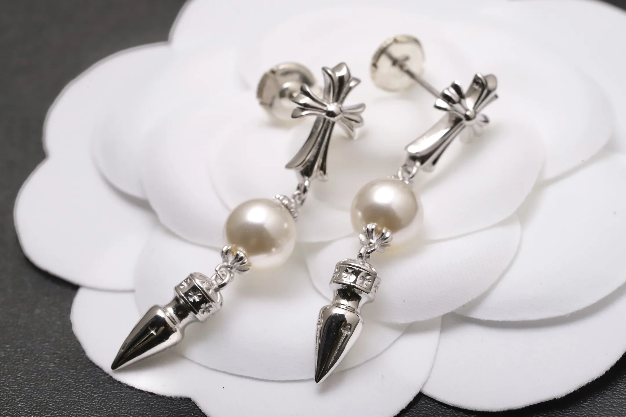 Chrome Hearts x Mikimoto Pearl Cross Drop Earrings D26017334 — view 7