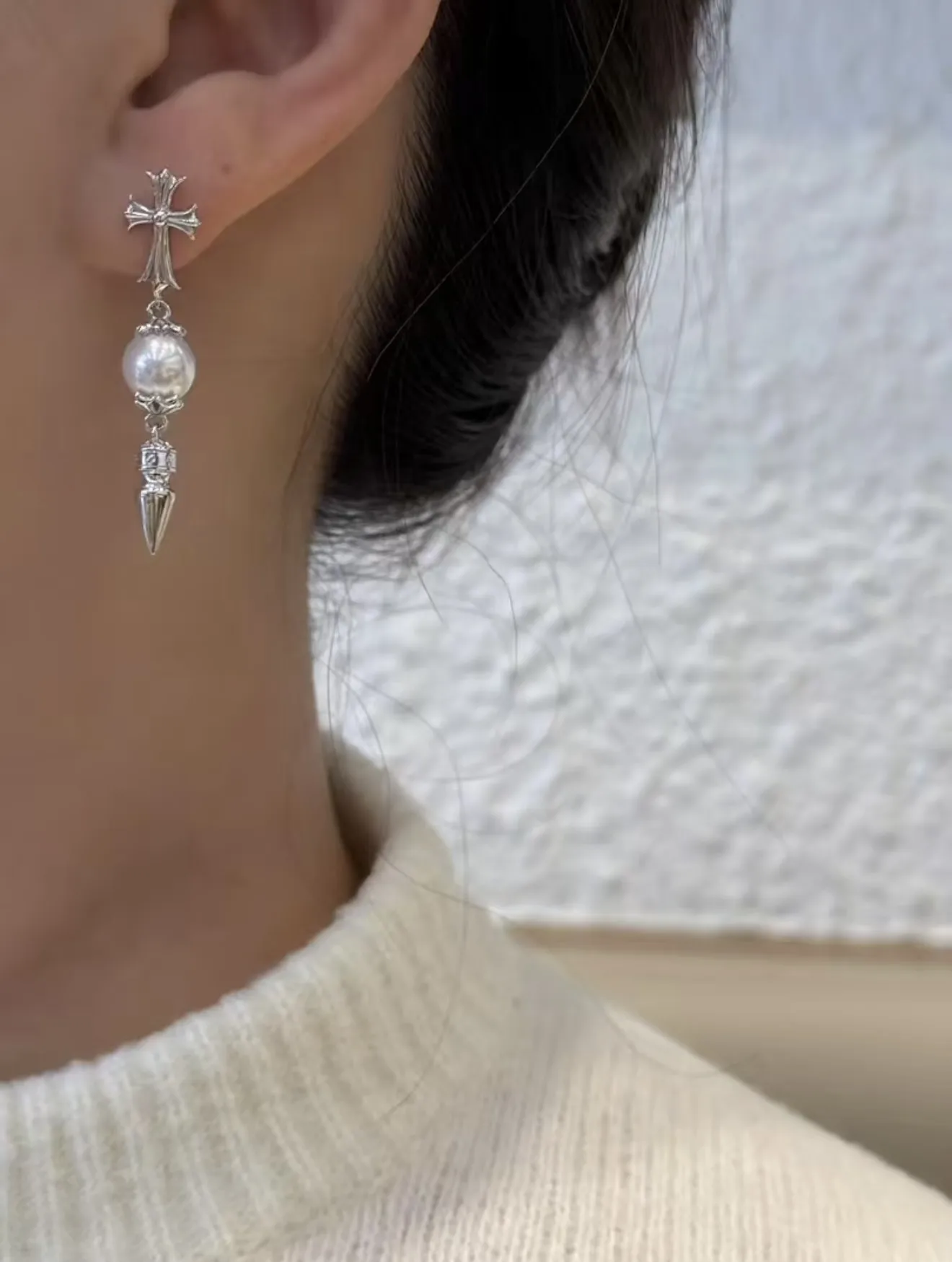 Chrome Hearts x Mikimoto Pearl Cross Drop Earrings D26017334 — view 8
