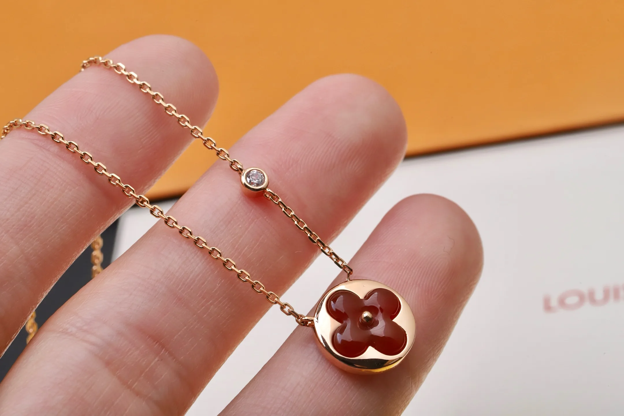 Color Blossom BB Star Pendant Necklace D19517229 — view 4