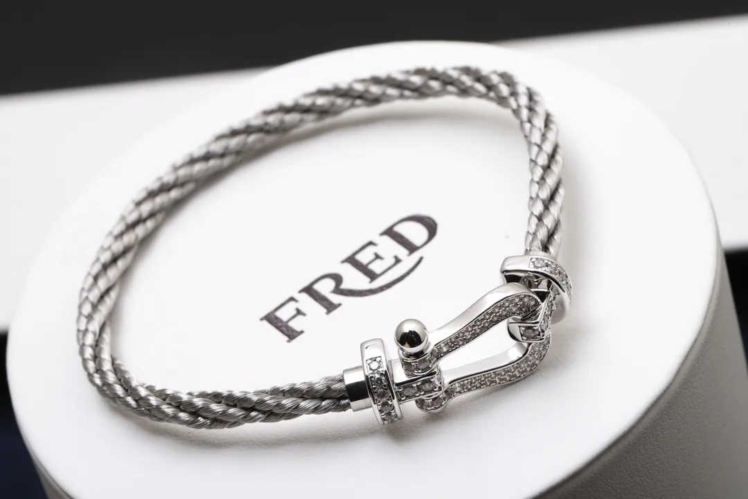 Force 10 Large Horseshoe Cable Bracelet D26017730 — view 3