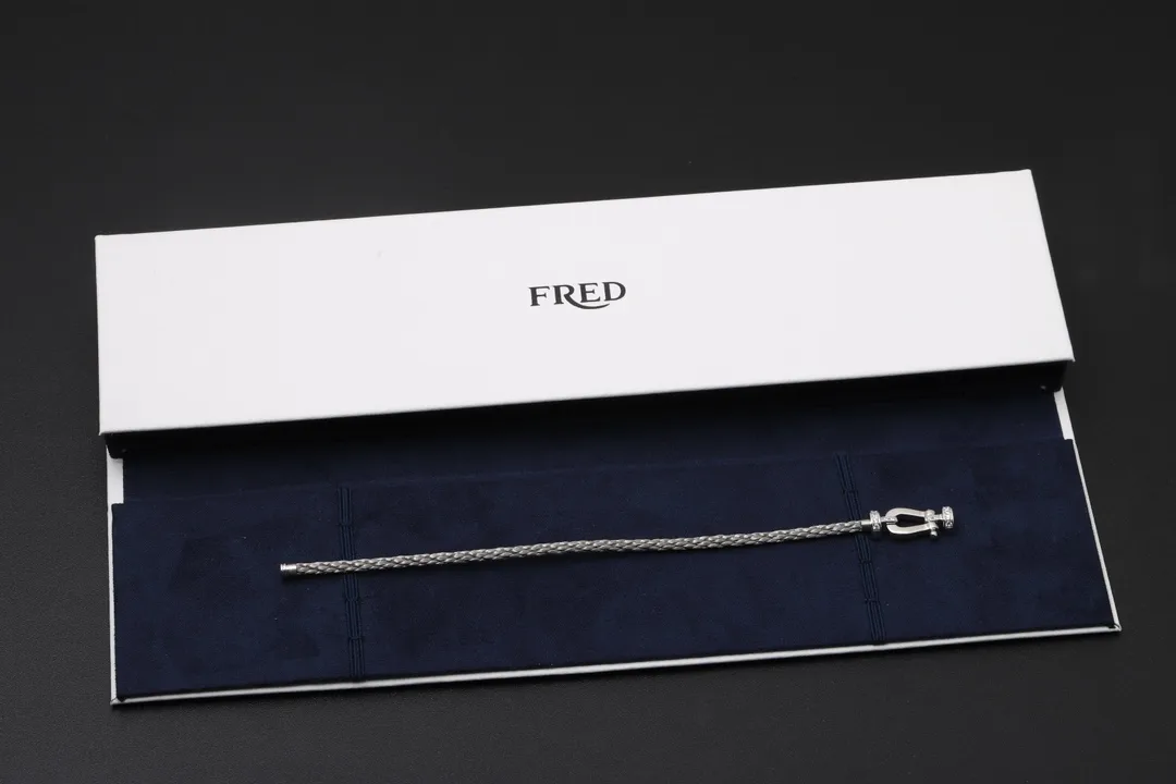Force 10 Style Horseshoe Cable Bracelet D24017728 — view 2