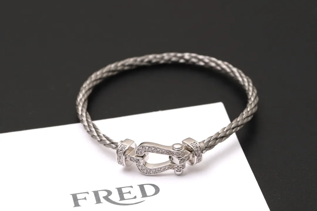 Force 10 Small Horseshoe Cable Bracelet D24017729 — view 3