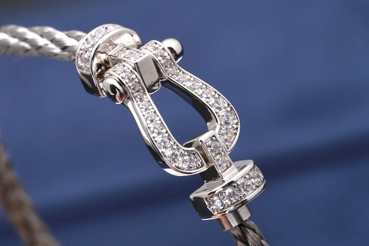 Force 10 Small Horseshoe Cable Bracelet D24017729 — view 4