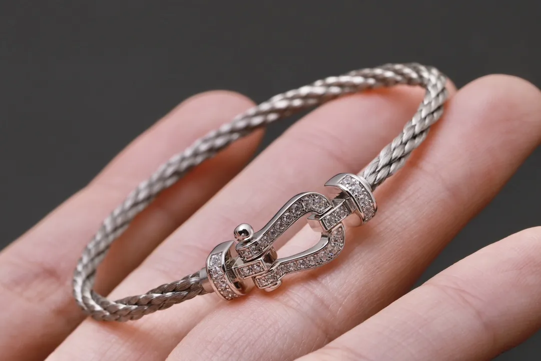Force 10 Small Horseshoe Cable Bracelet D24017729 — view 5