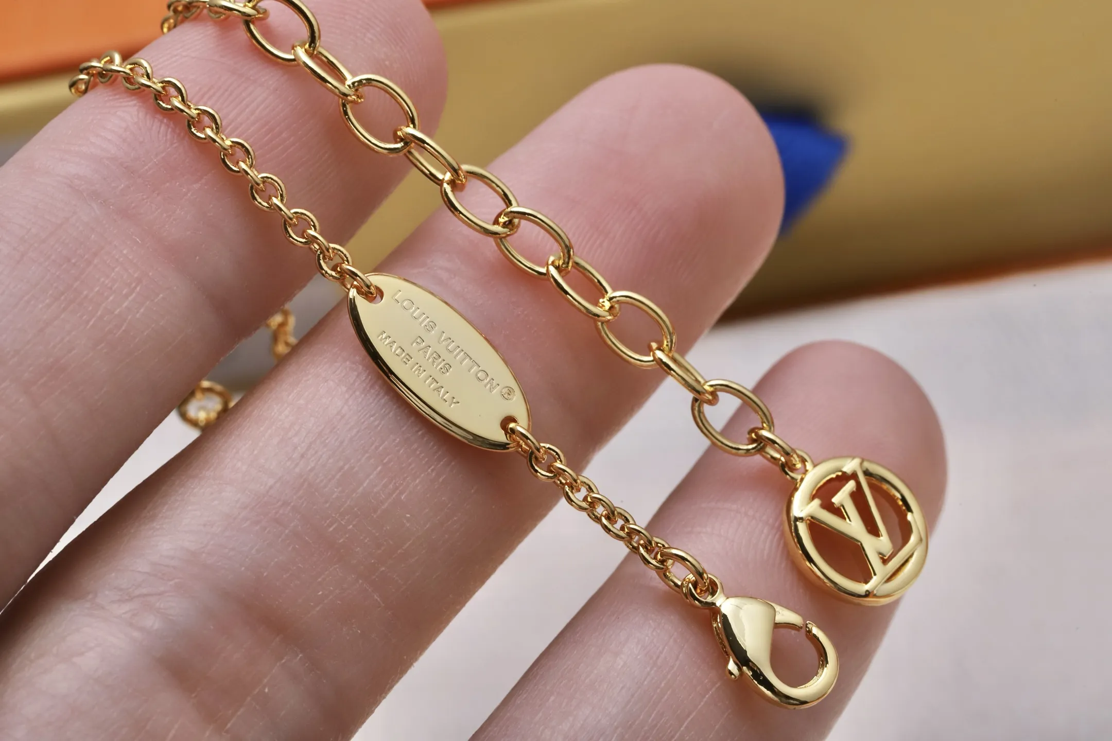 Monogram Flower and LV Logo Pearl Bracelet D14017271 — view 6