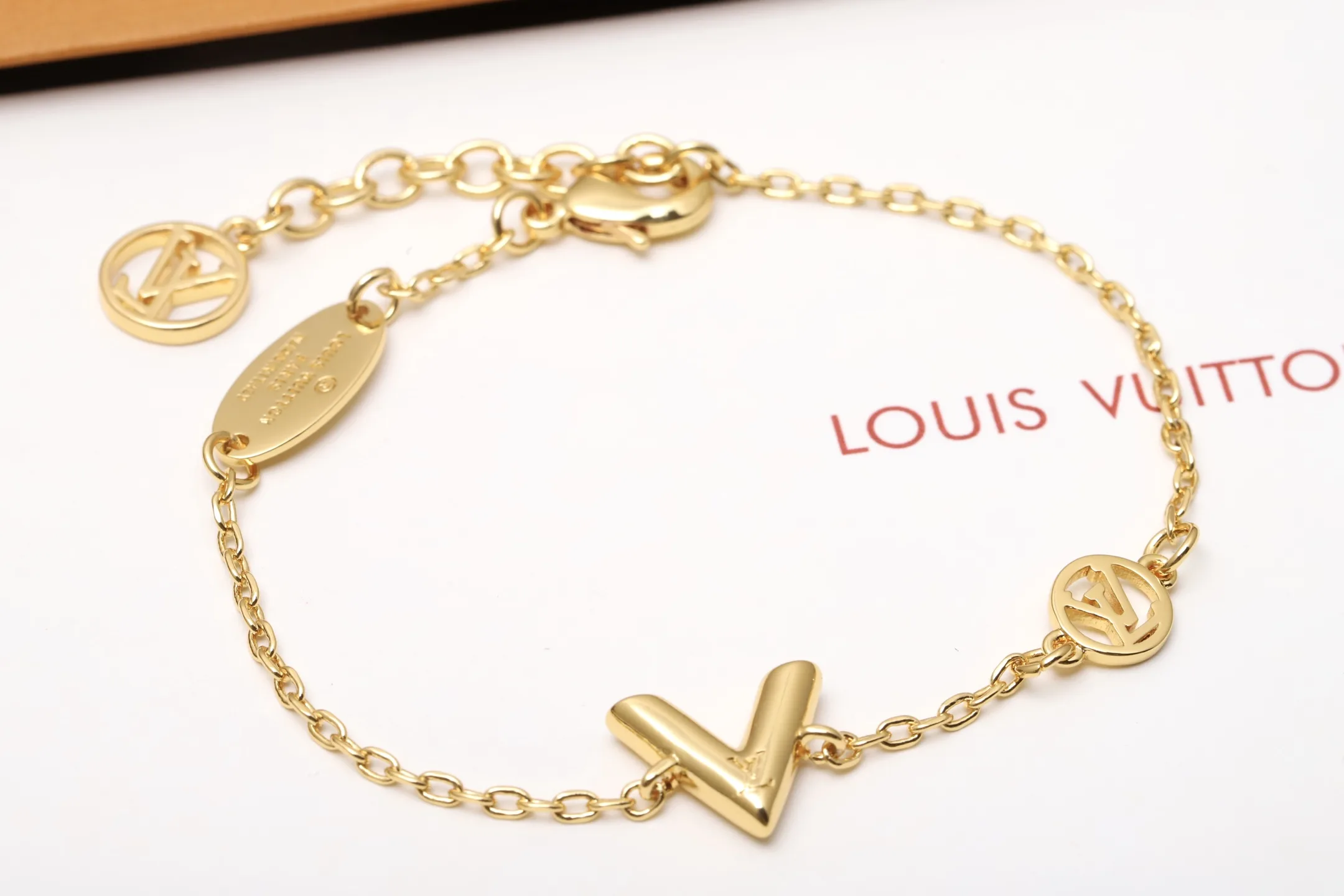Essential V Chain Bracelet (Brass) D10517654 — view 3