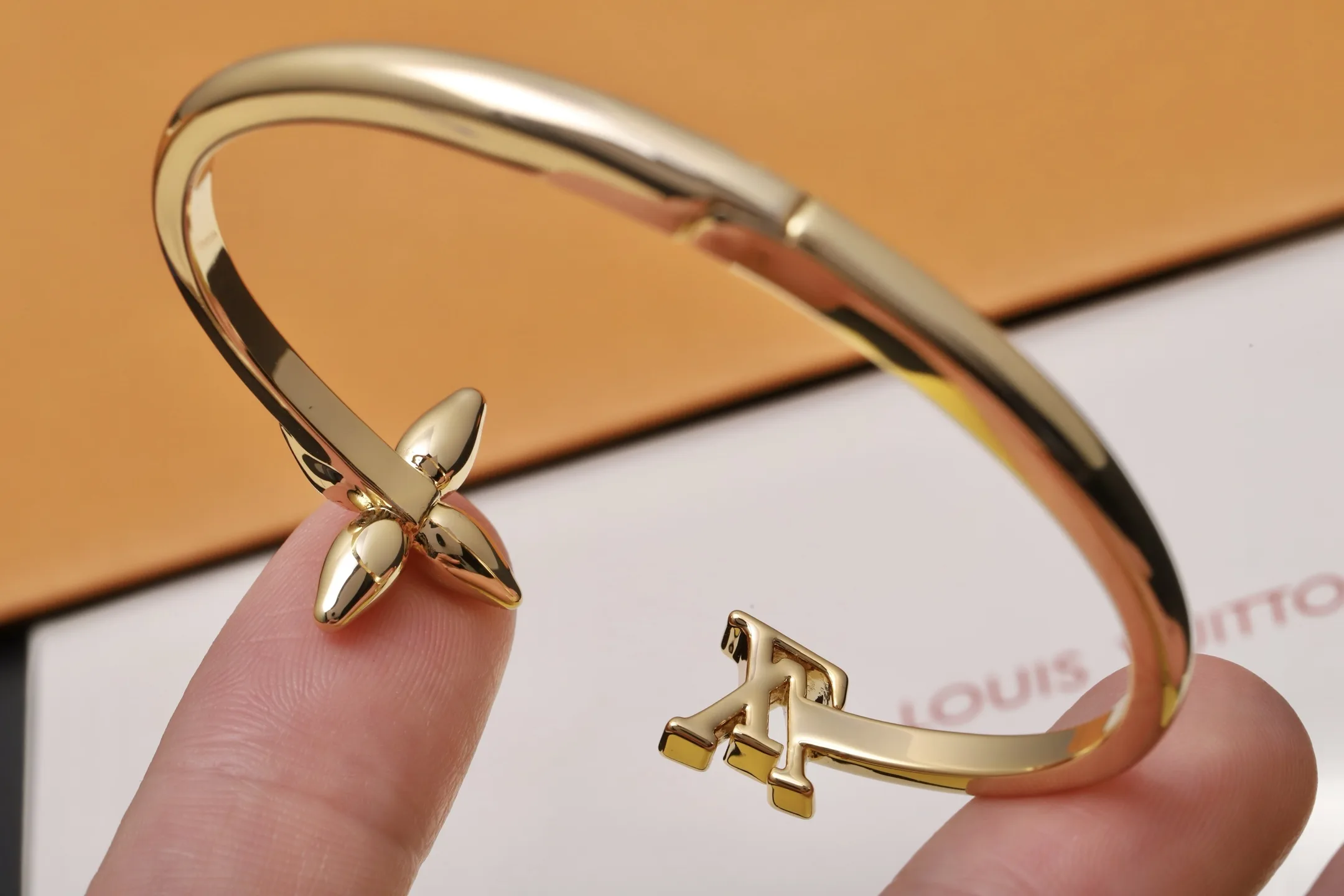 Flowergram Crystal Monogram Bangle D16017623 — view 5