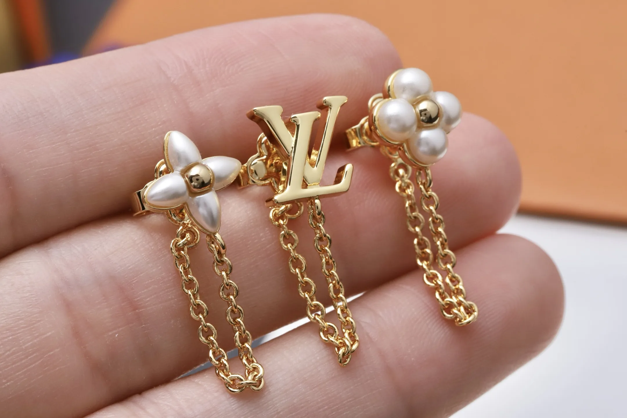 Monogram Flower and LV Logo Chain Earring Set D14017270 — view 4
