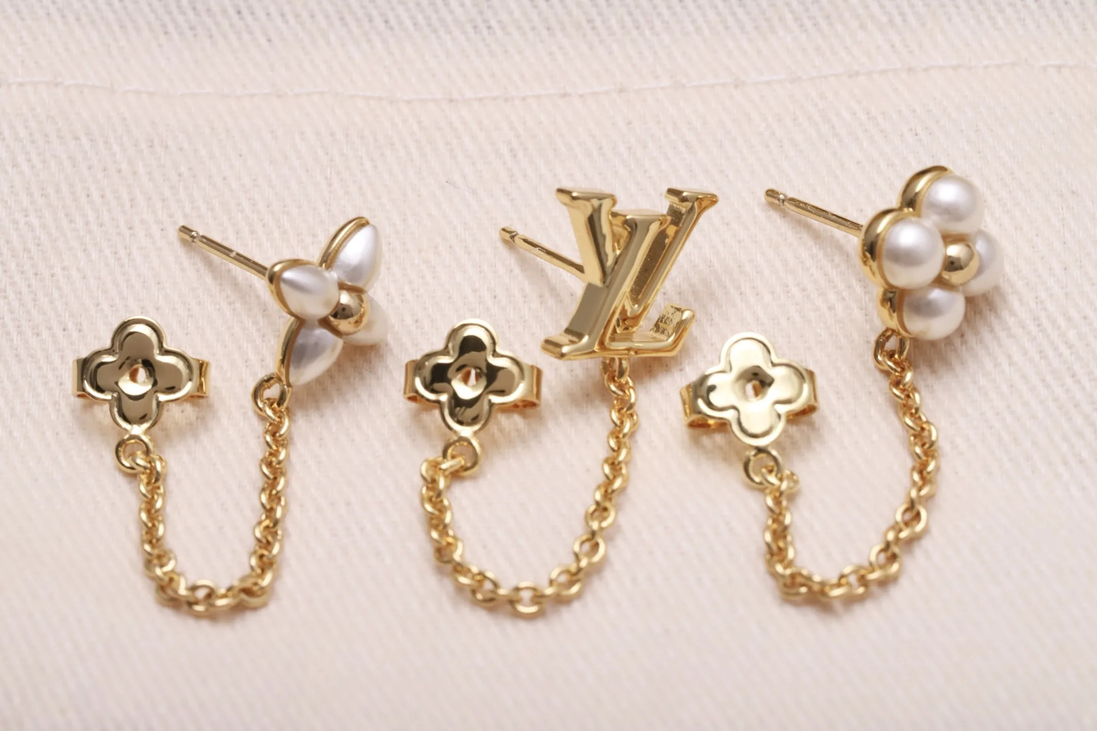 Monogram Flower and LV Logo Chain Earring Set D14017270 — view 5