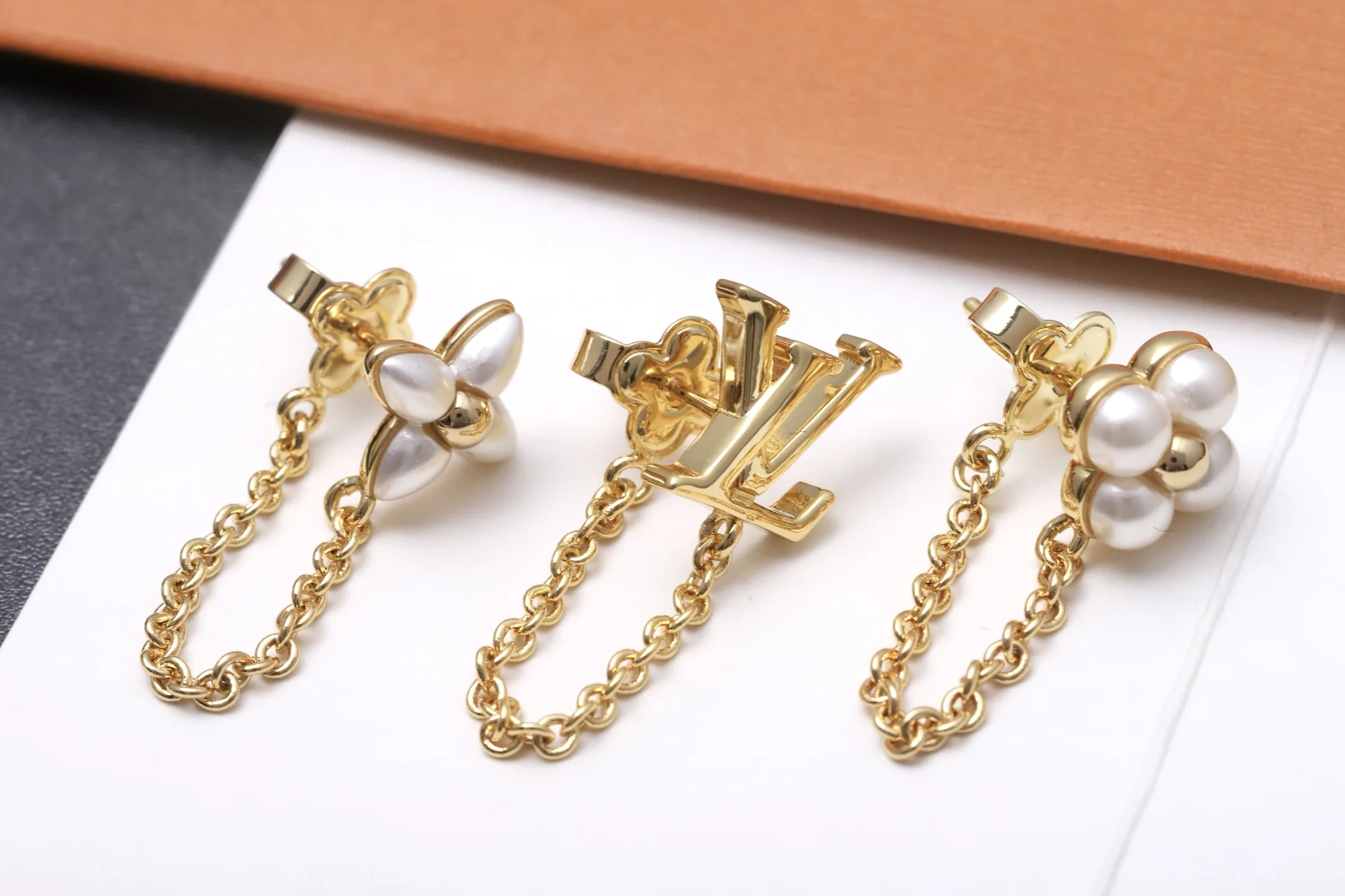 Monogram Flower and LV Logo Chain Earring Set D14017270 — view 6