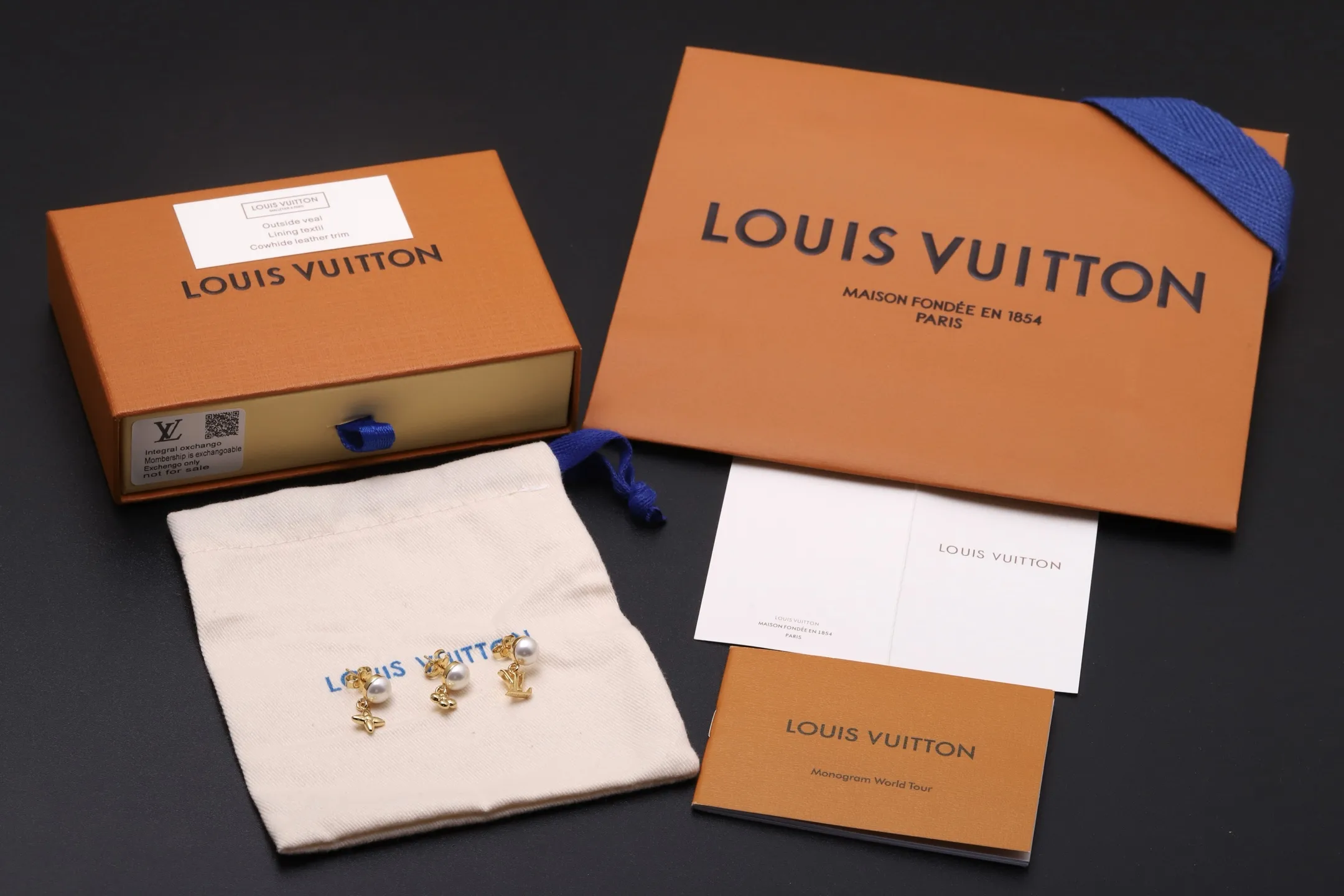 Monogram Flower and LV Initial Pearl Earring Set D13517365 — view 2