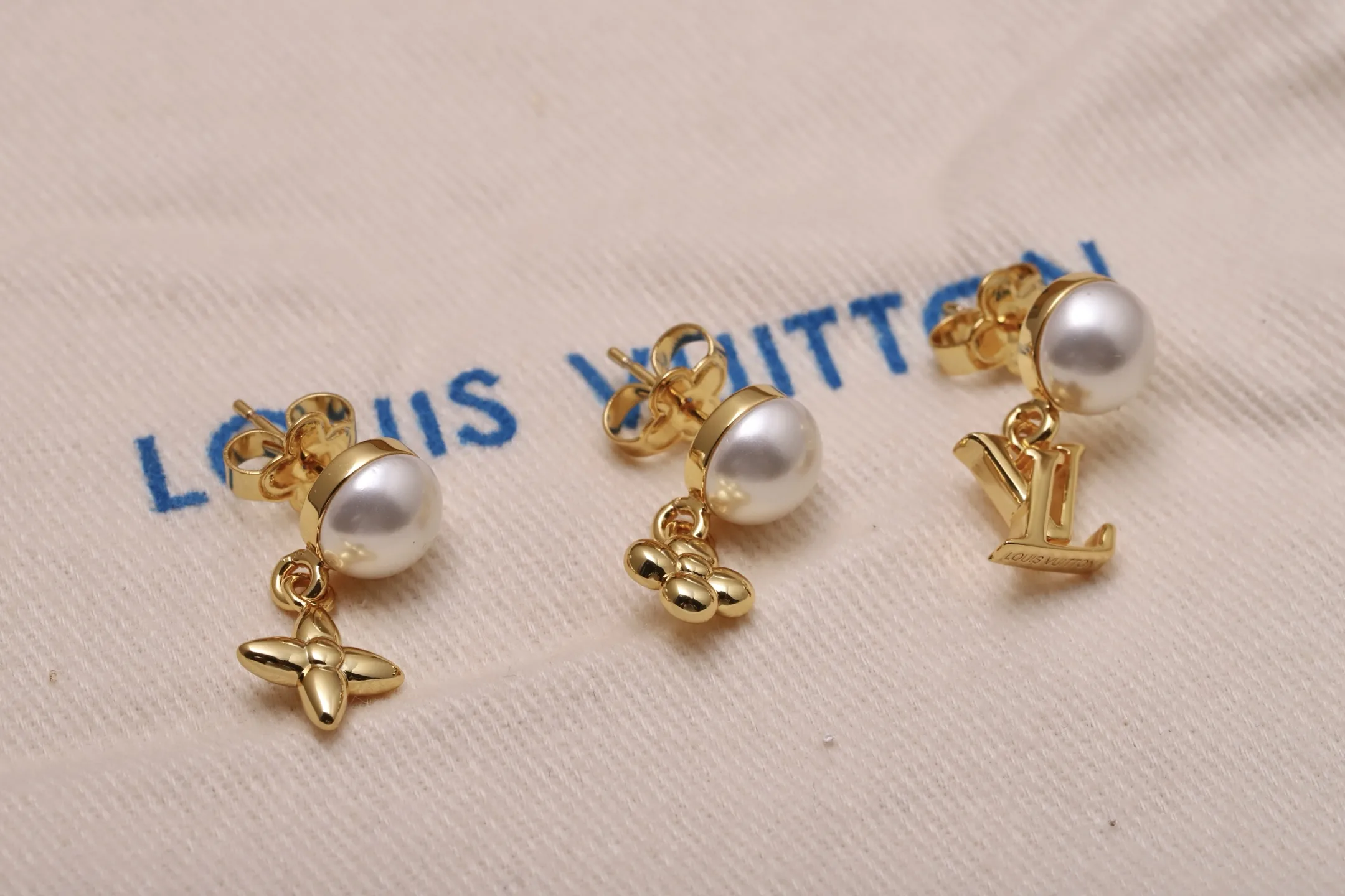 Monogram Flower and LV Initial Pearl Earring Set D13517365 — view 3