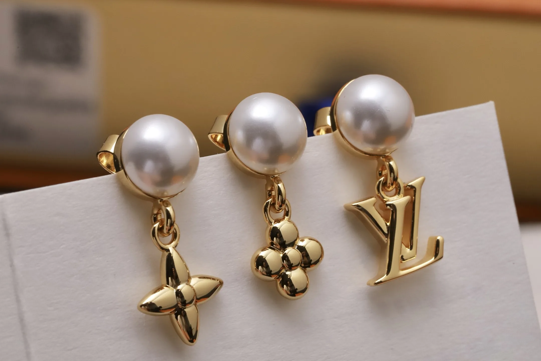 Monogram Flower and LV Initial Pearl Earring Set D13517365 — view 4