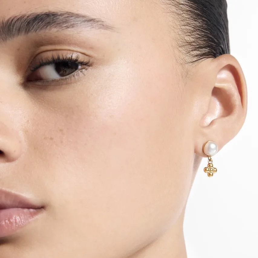 Monogram Flower and LV Initial Pearl Earring Set D13517365 — view 8