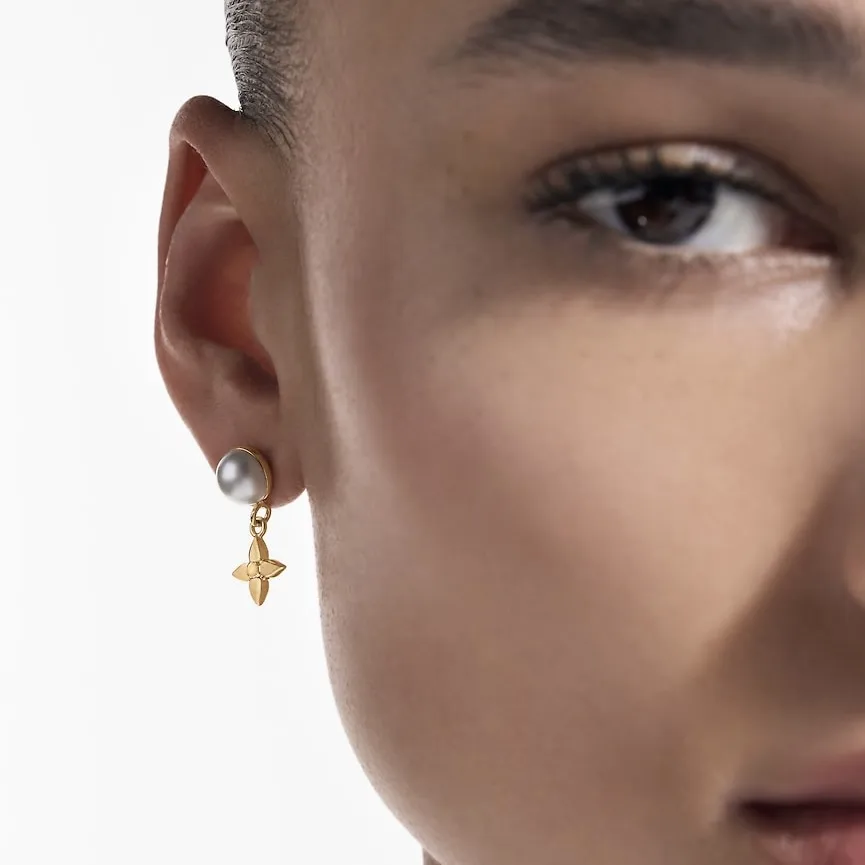 Monogram Flower and LV Initial Pearl Earring Set D13517365 — view 9