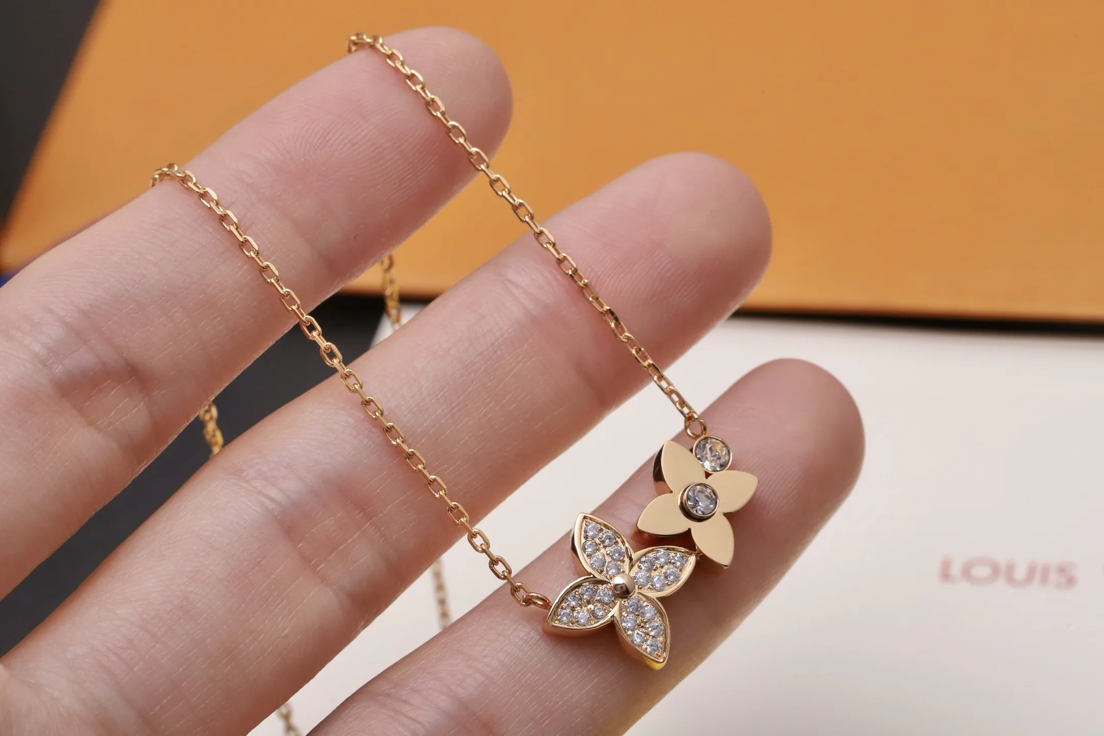 Star Blossom Monogram Flower Pendant Necklace D14017651 — view 4