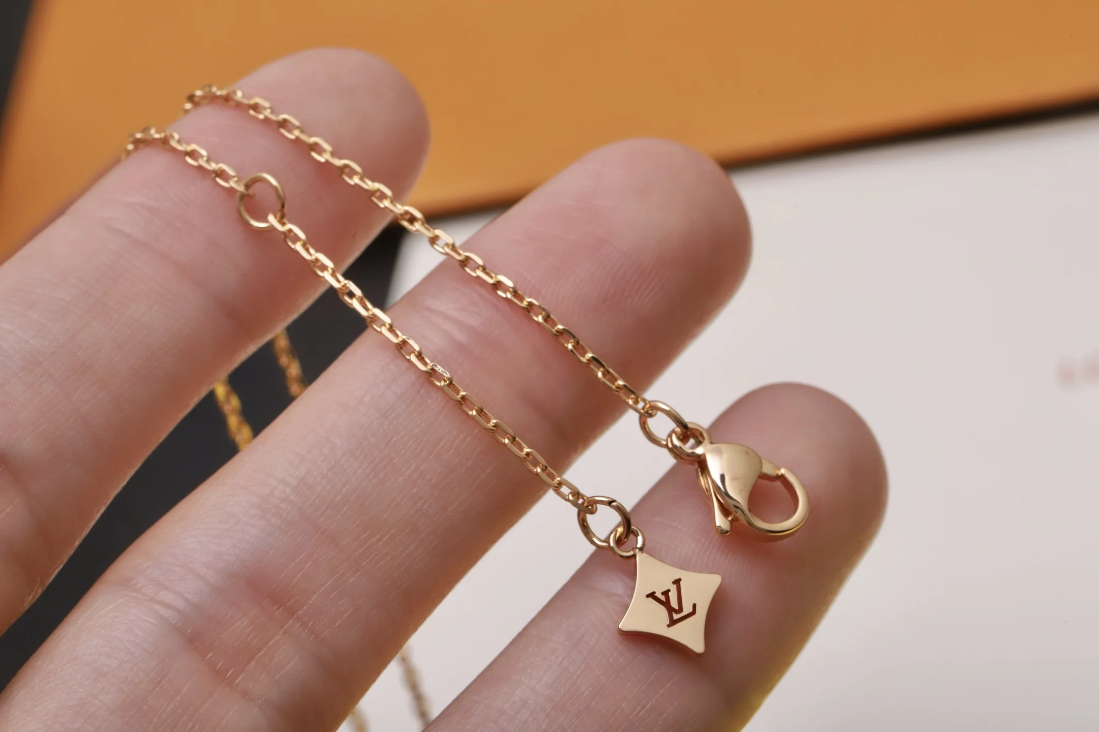 Star Blossom Monogram Flower Pendant Necklace D14017651 — view 5
