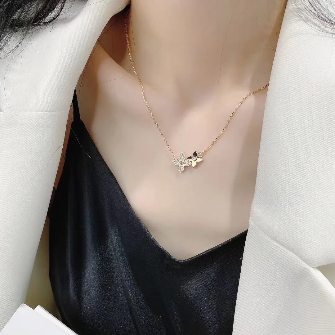 Star Blossom Monogram Flower Pendant Necklace D14017651 — view 8
