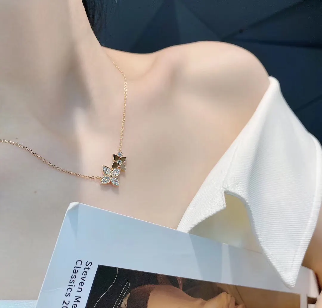 Star Blossom Monogram Flower Pendant Necklace D14017651 — view 9