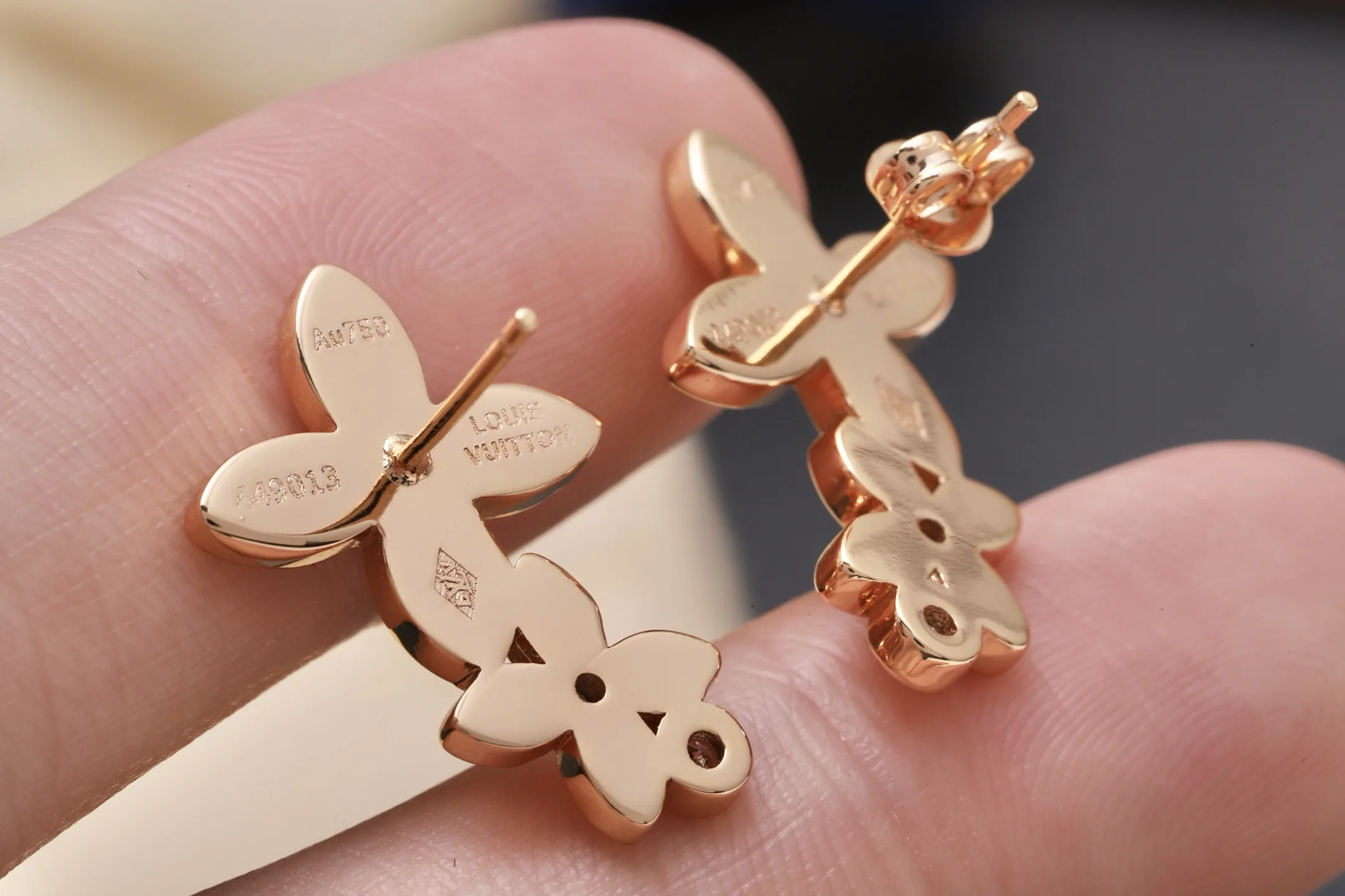 Monogram Flower Crystal Stud Earrings D11016805 — view 6