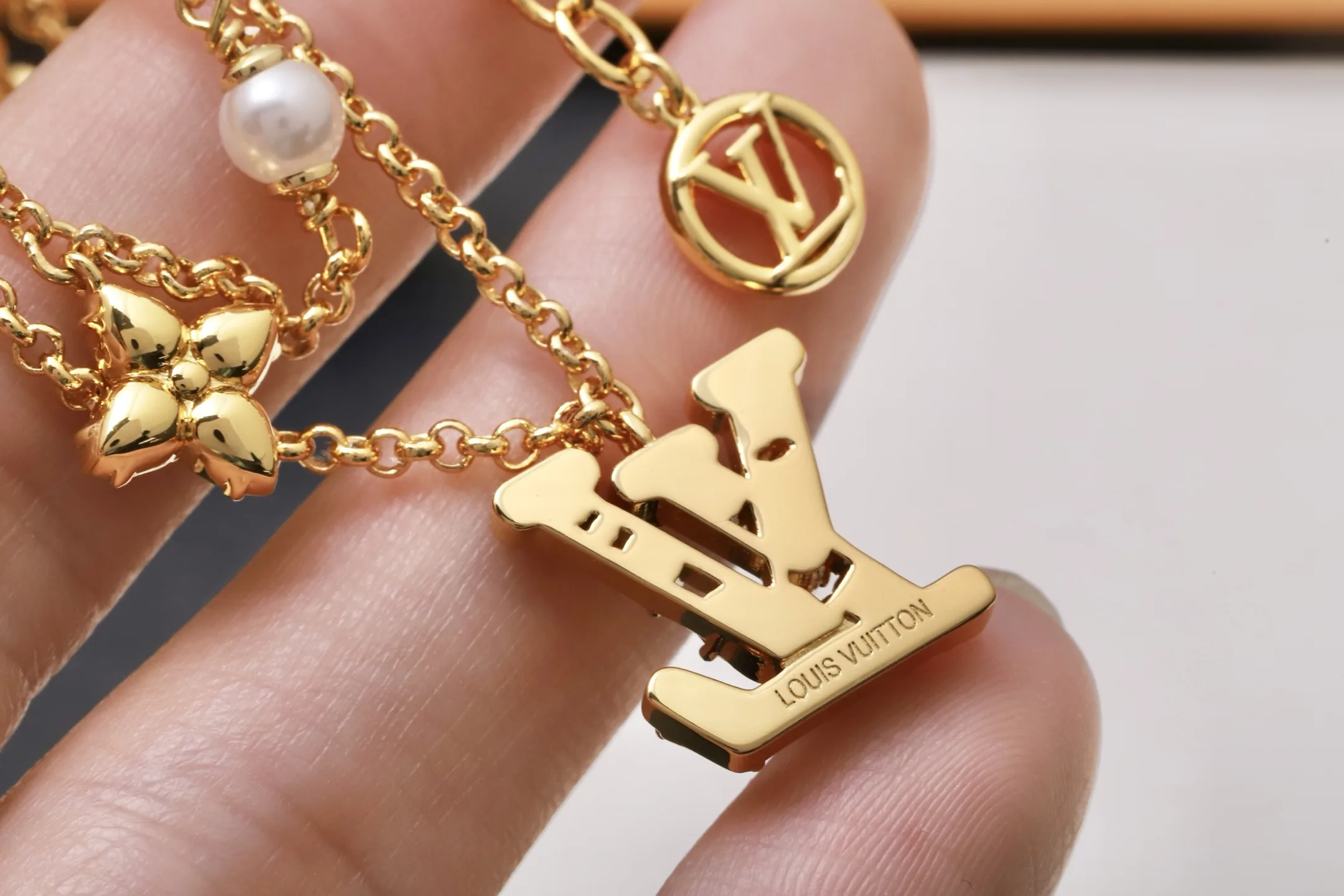 LV Crystal-Embellished Double-Layer Bracelet D16017380 — view 5