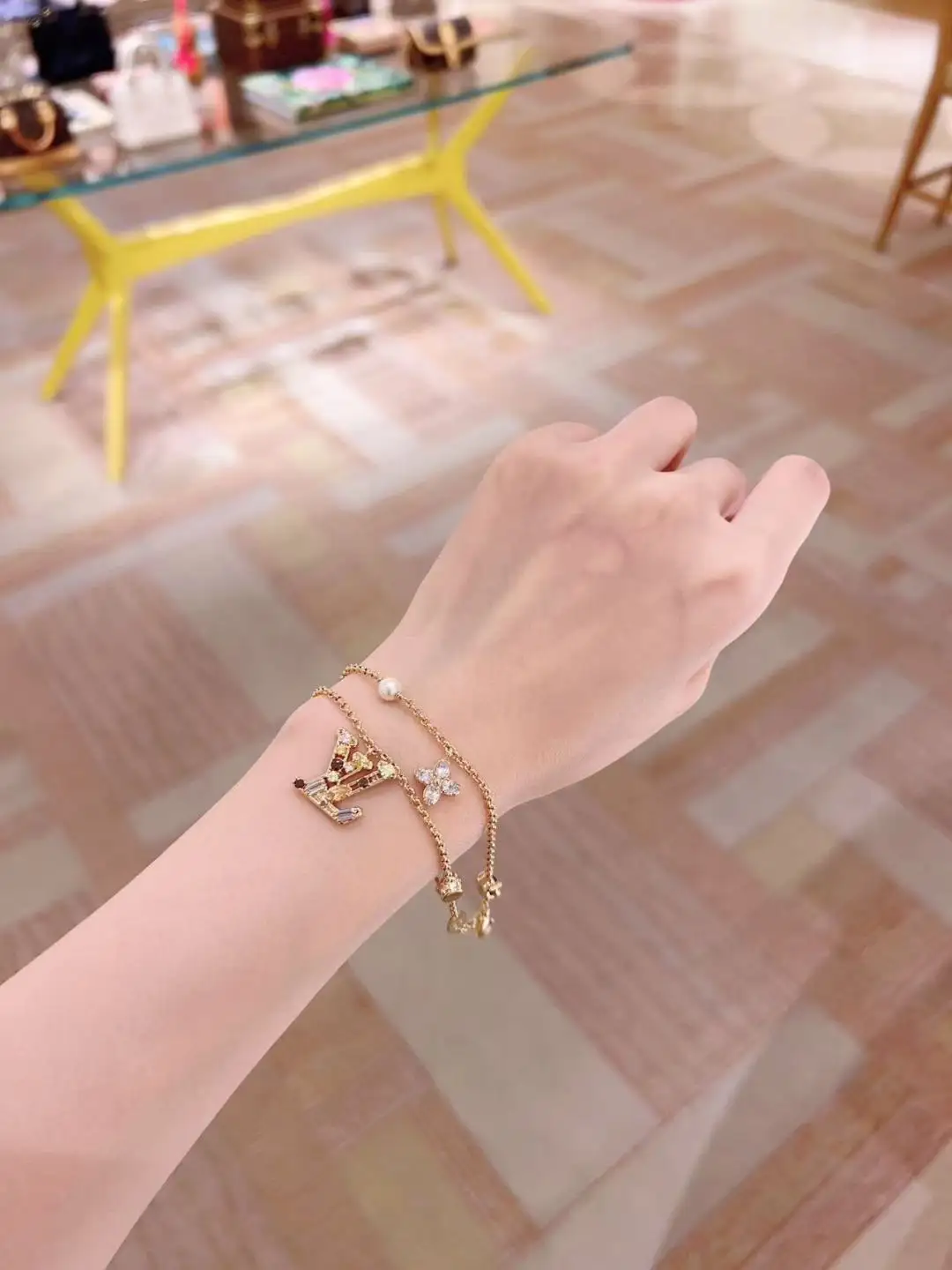 LV Crystal-Embellished Double-Layer Bracelet D16017380 — view 8