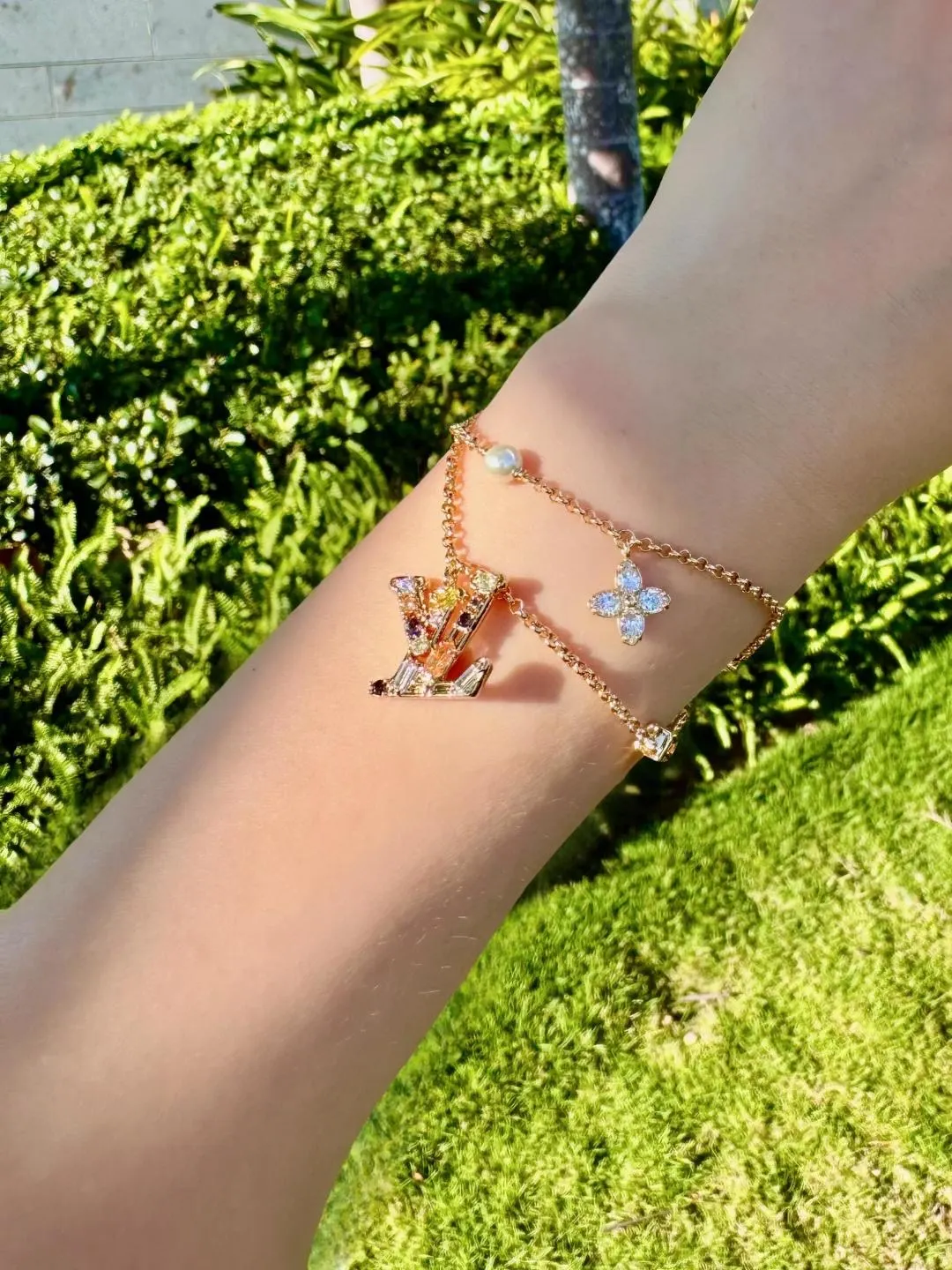 LV Crystal-Embellished Double-Layer Bracelet D16017380 — view 9