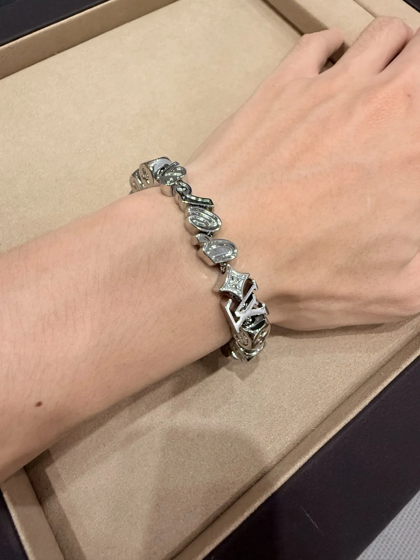 LV Iconic Monogram Beads Bracelet D11516775 — view 9