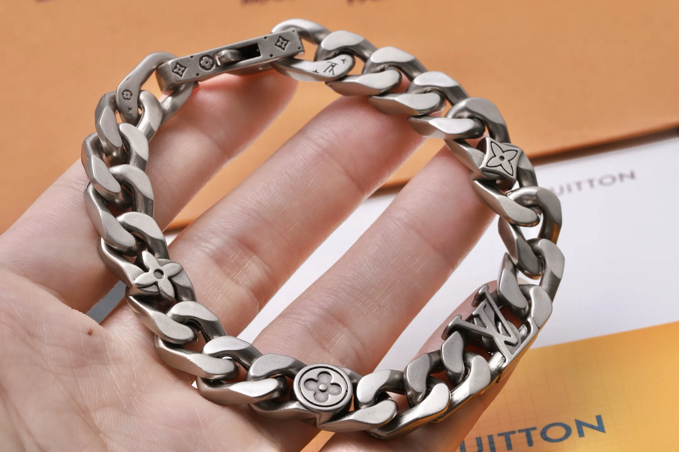 Monogram Chain Links Bracelet (Titanium Steel) D11516777 — view 4