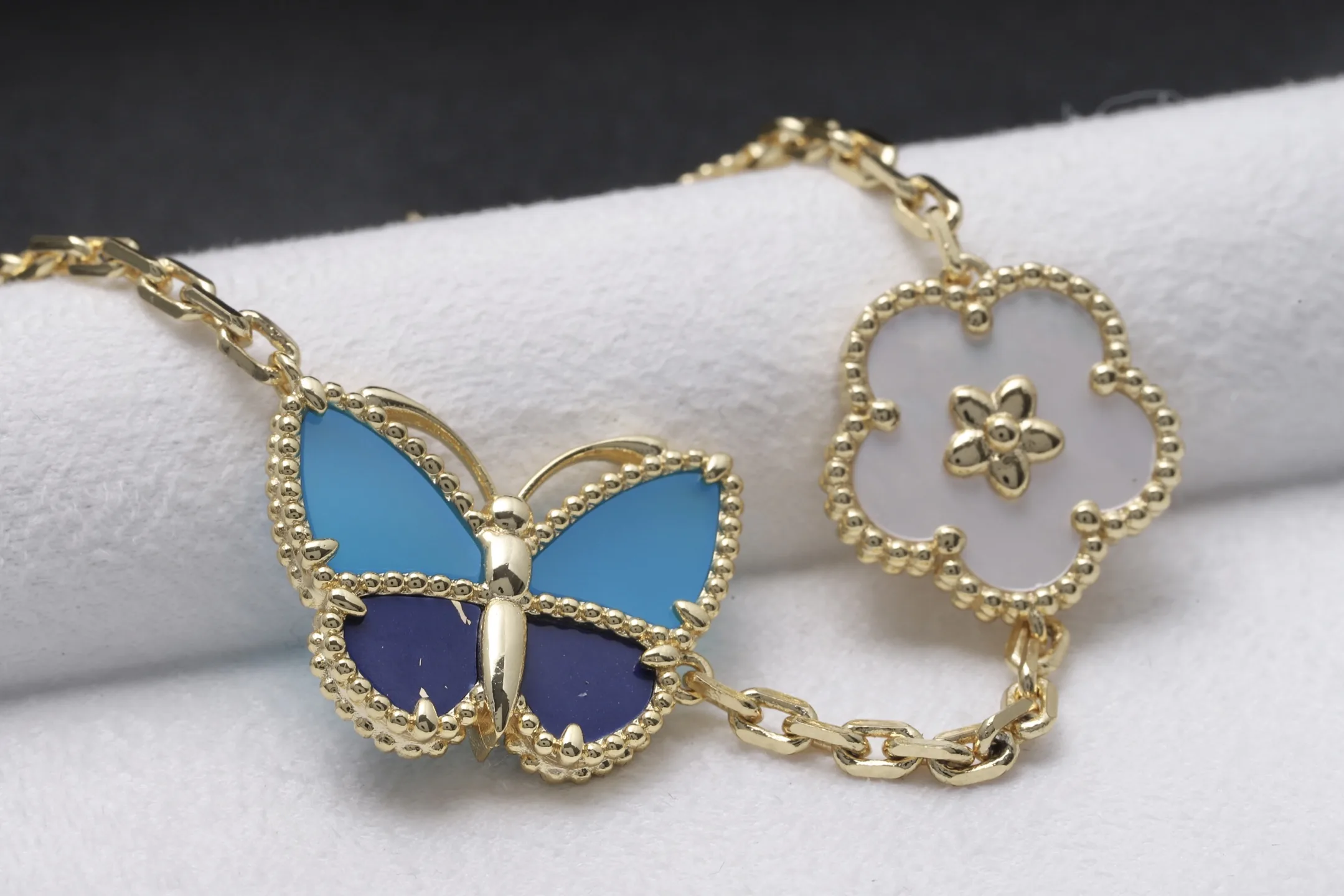Lucky Spring Butterfly Bracelet (Gold-Plated Brass) D19517026 — view 4