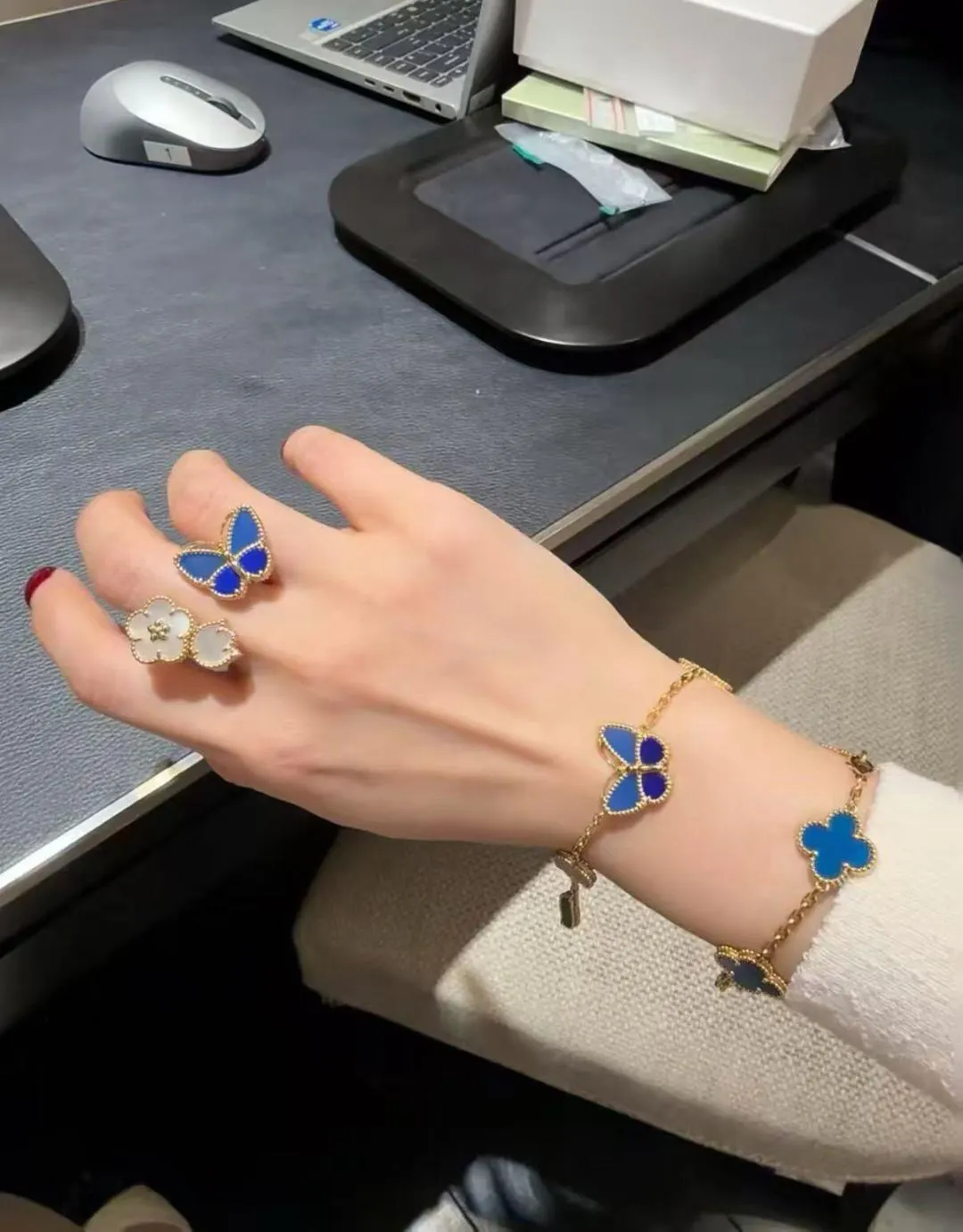 Lucky Spring Butterfly Bracelet (Gold-Plated Brass) D19517026 — view 10