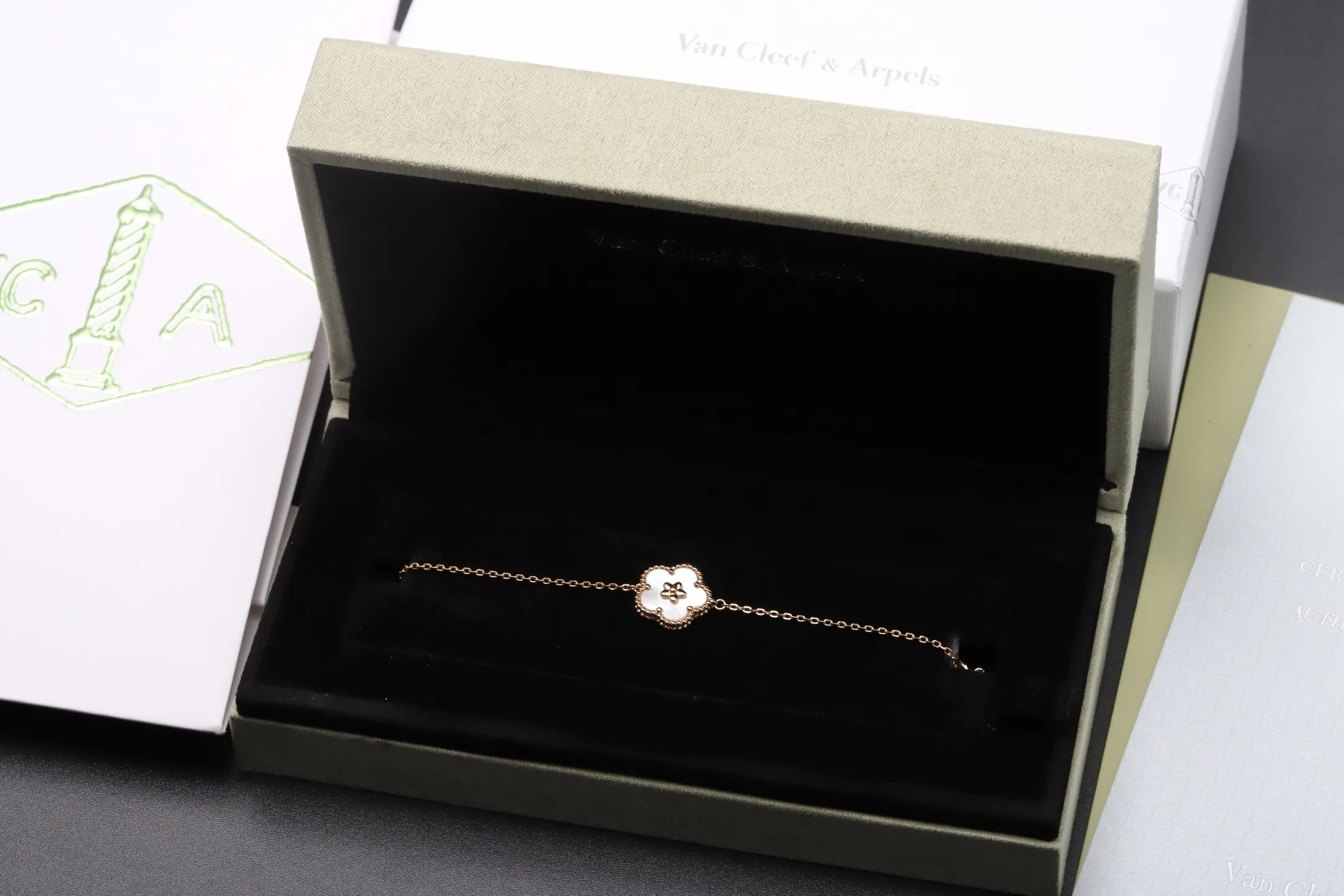 Sweet Alhambra Mother-of-Pearl Bracelet (Sterling Silver) D19516950 — view 2