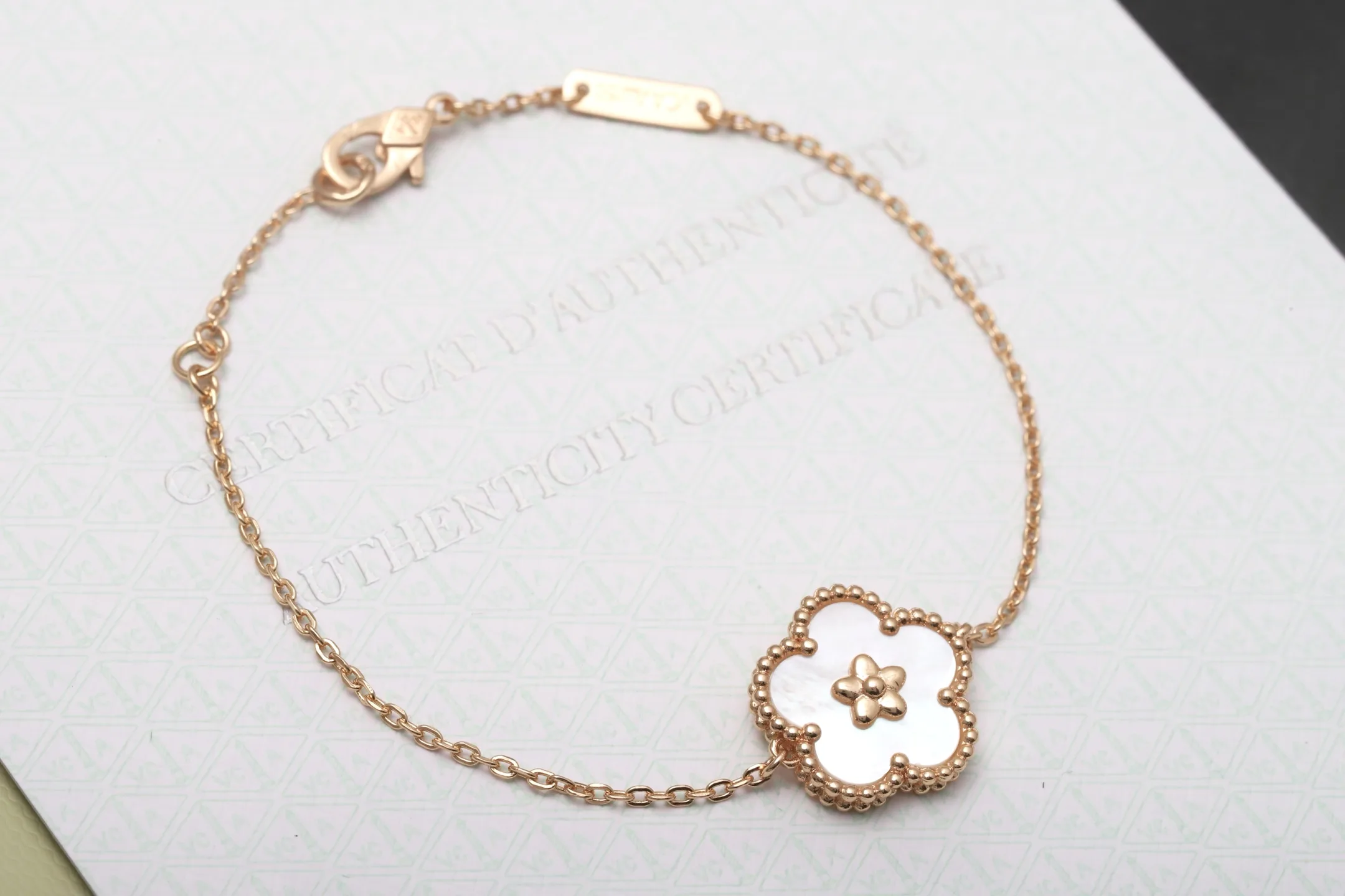 Sweet Alhambra Mother-of-Pearl Bracelet (Sterling Silver) D19516950 — view 3
