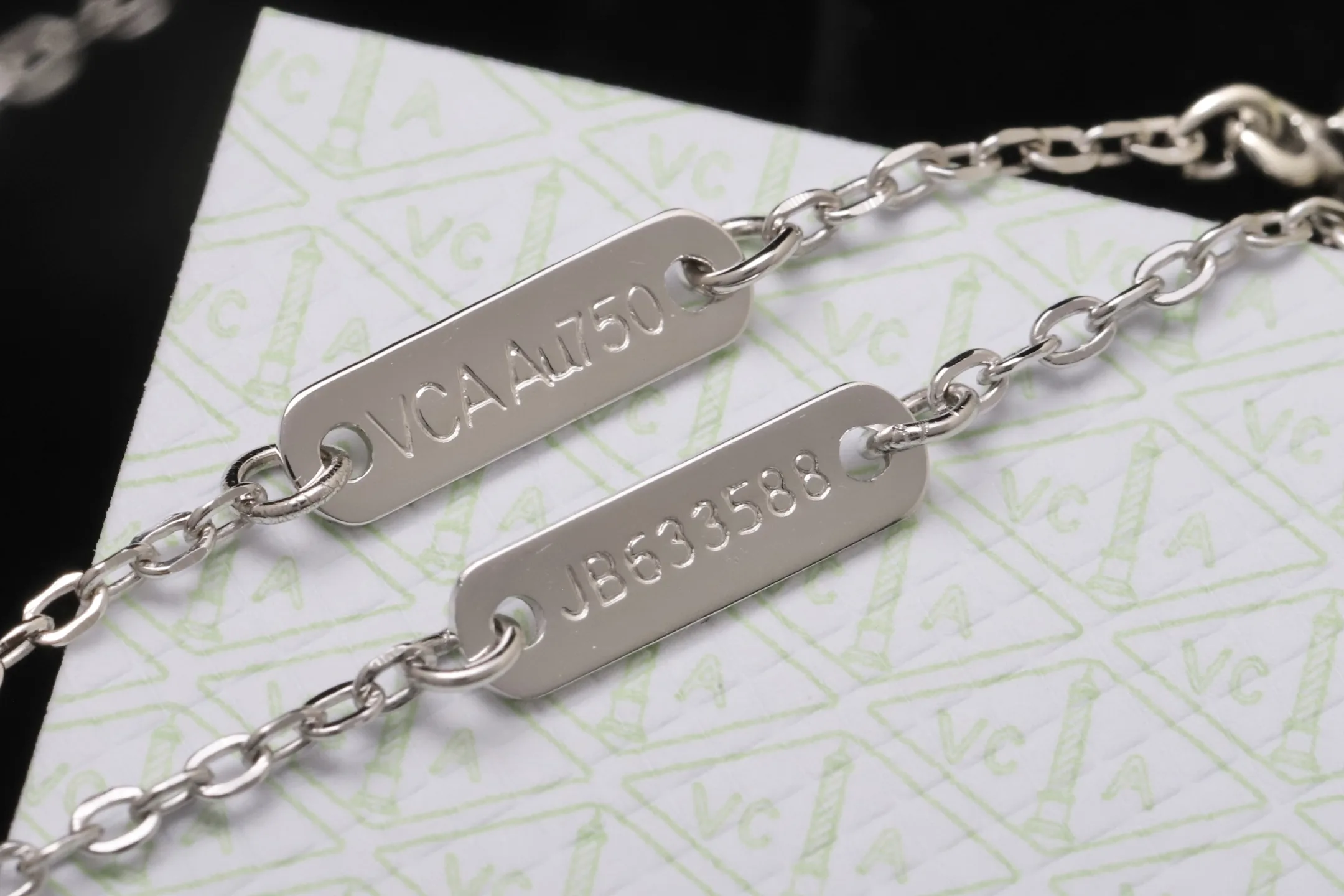 Alhambra Vintage Pendant Necklace (Sterling Silver) D13017487 — view 7