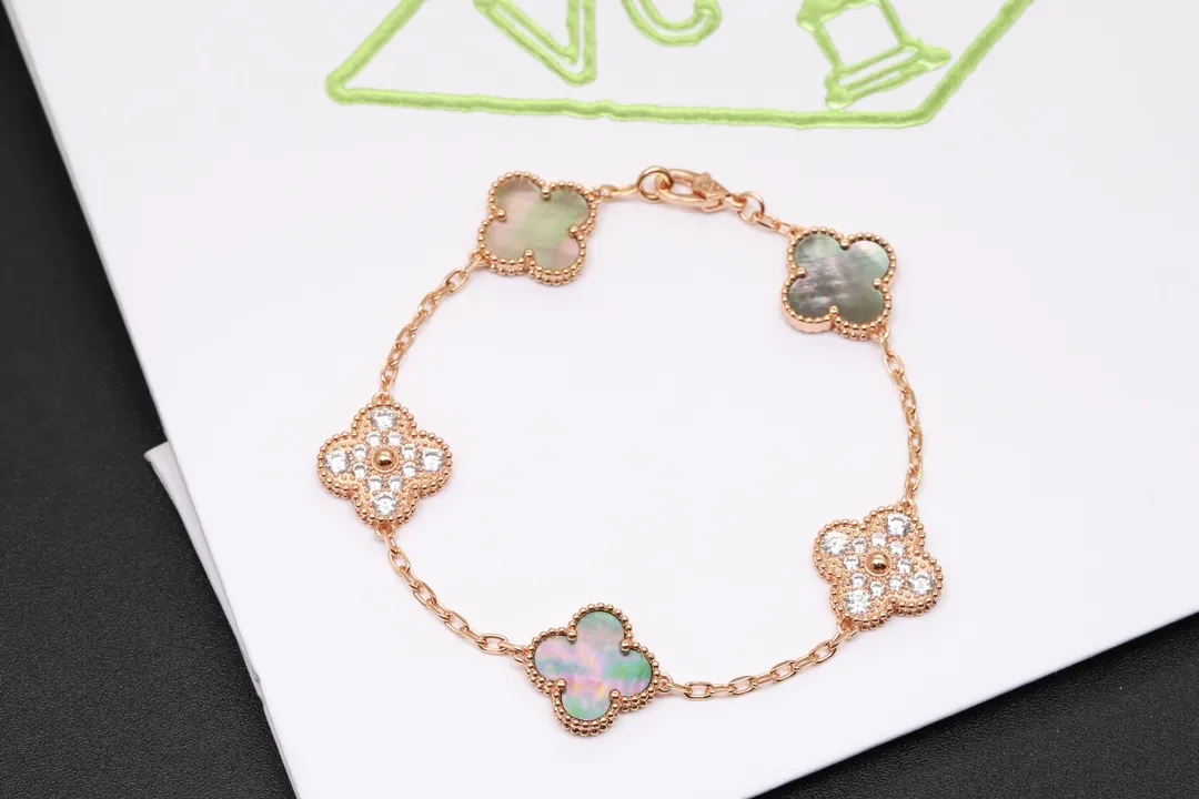 Alhambra 5-Motif Grey Mother-of-Pearl Bracelet (18K Gold-Plated Silver) D31016949 — view 4