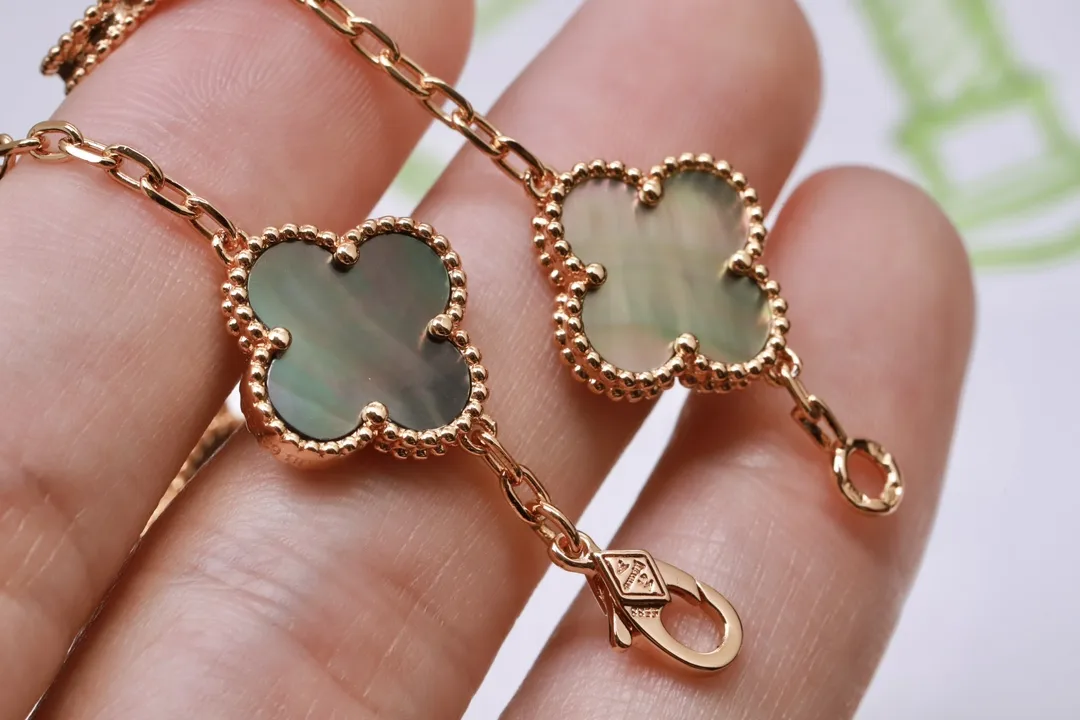 Alhambra 5-Motif Grey Mother-of-Pearl Bracelet (18K Gold-Plated Silver) D31016949 — view 5