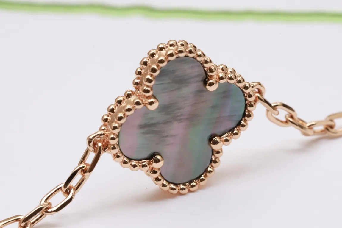 Alhambra 5-Motif Grey Mother-of-Pearl Bracelet (18K Gold-Plated Silver) D31016949 — view 6