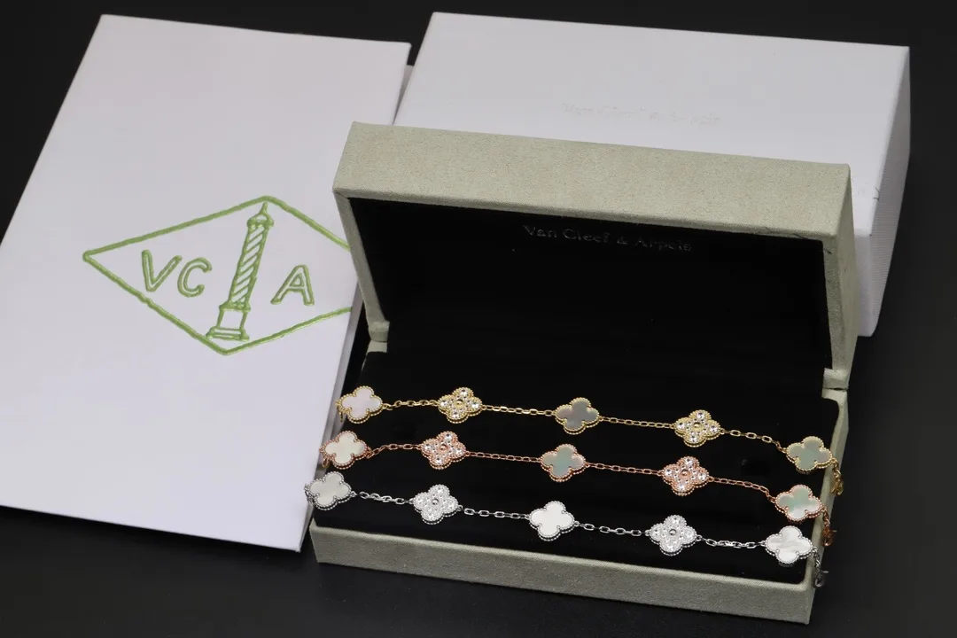 Alhambra 5-Motif Bracelet with Mother-of-Pearl and Crystals D31016943