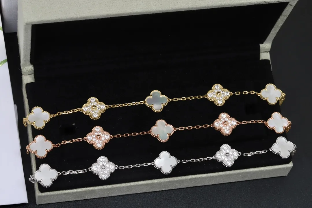 Alhambra 5-Motif Bracelet with Mother-of-Pearl and Crystals D31016943 — view 2