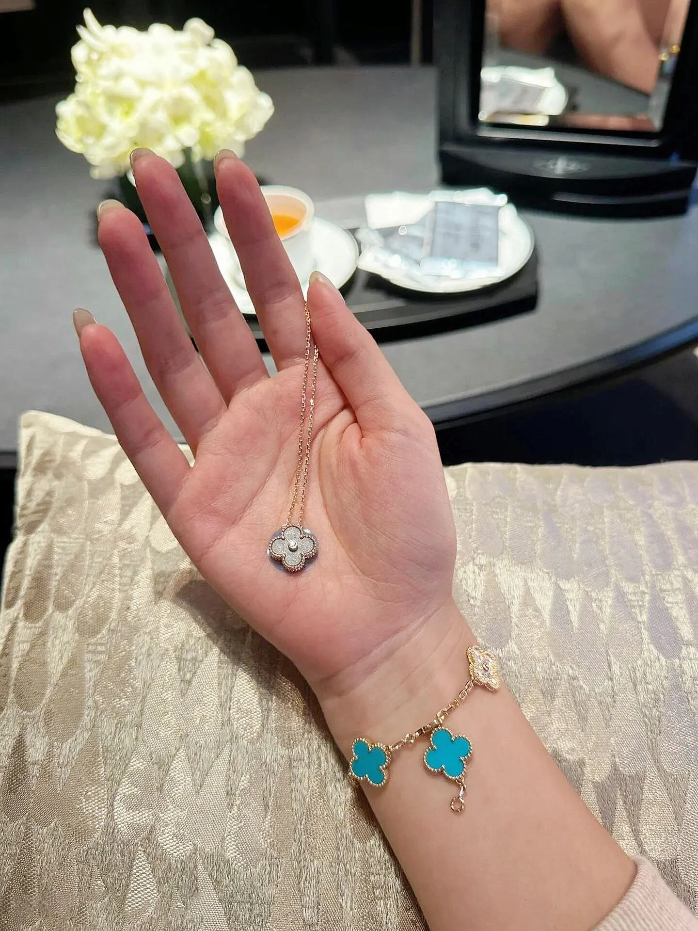 Alhambra 5-Motif Turquoise and Diamond Bracelet (Sterling Silver) D31016639 — view 9