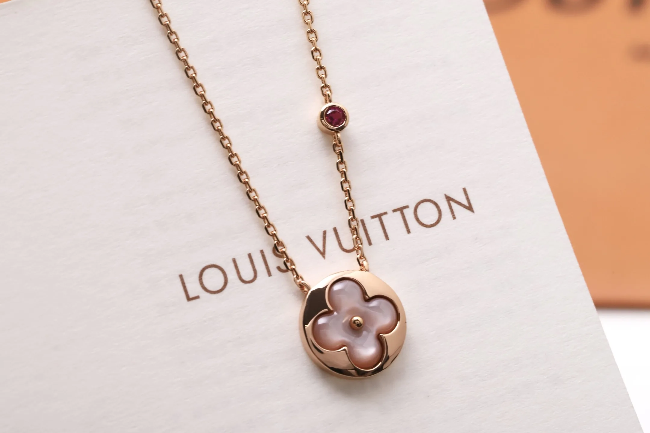 Color Blossom BB Star Pendant Necklace D19517341 — view 7