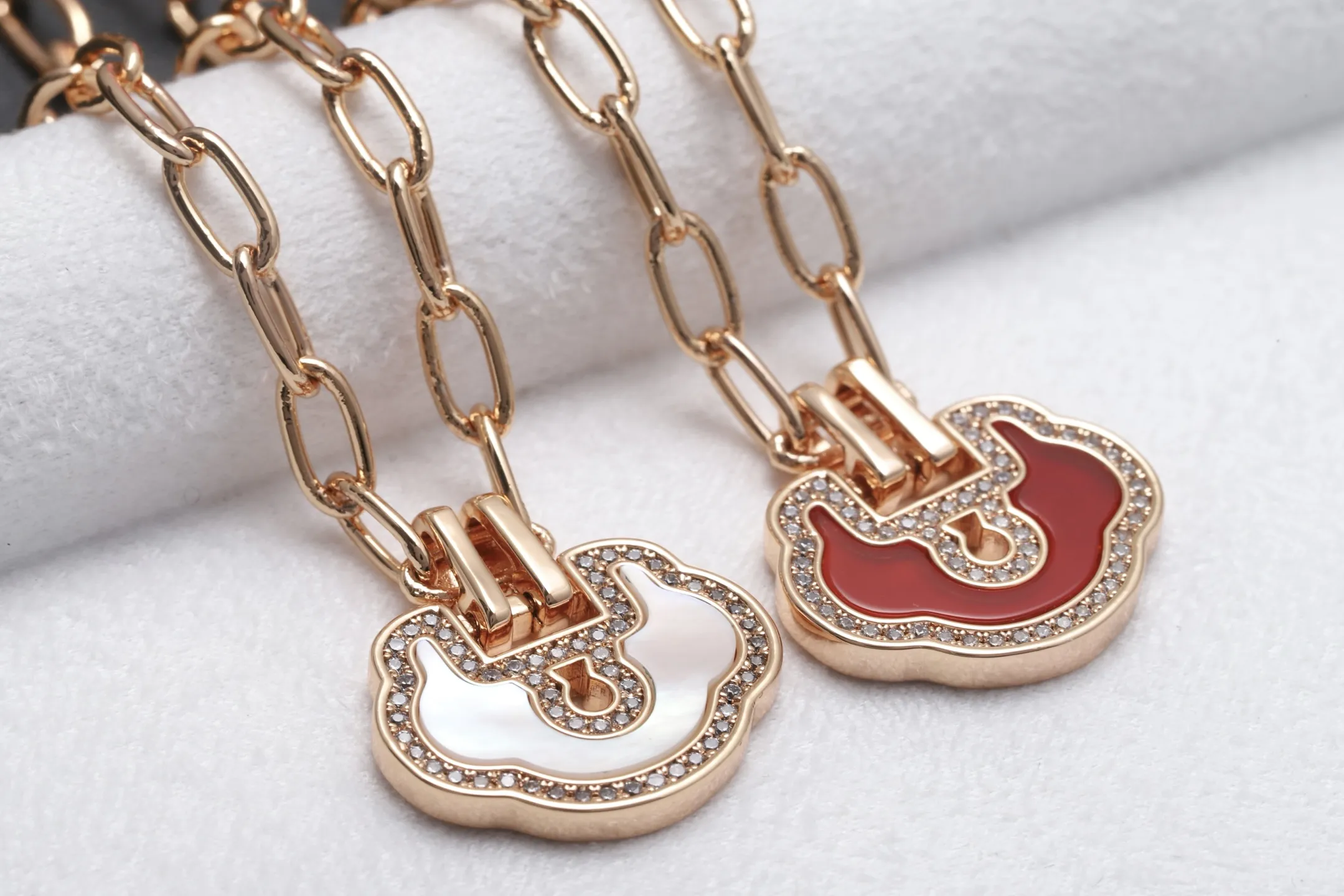 Petite Yu Yi Lock Pendant Necklace (Gold-Plated Brass) D17517044 — view 7