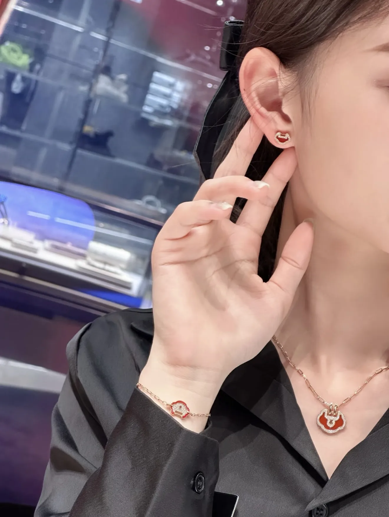 Petite Yu Yi Lock Pendant Necklace (Gold-Plated Brass) D17517044 — view 10