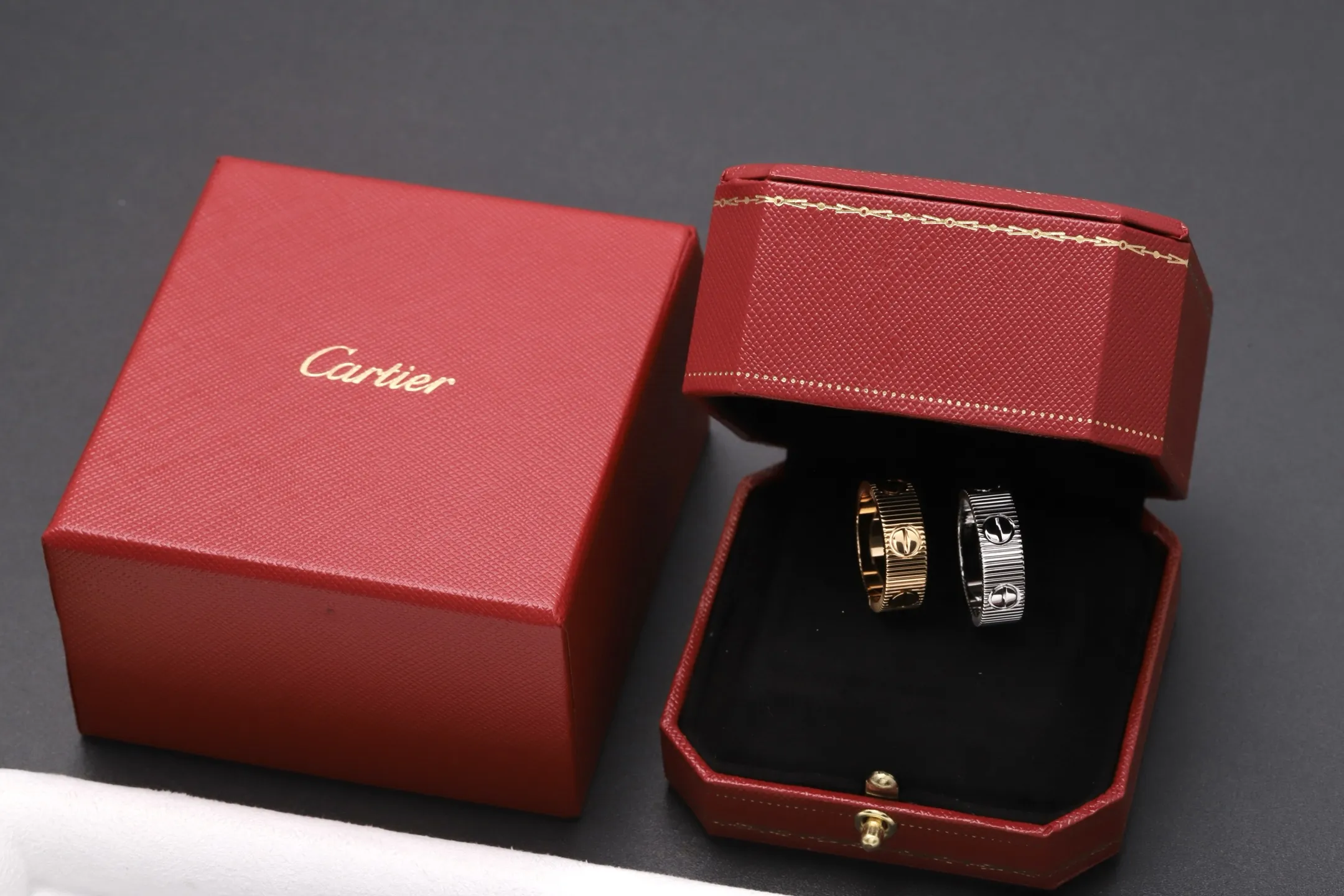 Love Screw Motif Ribbed Ring (Gold-Plated Brass) D18517074 — view 4